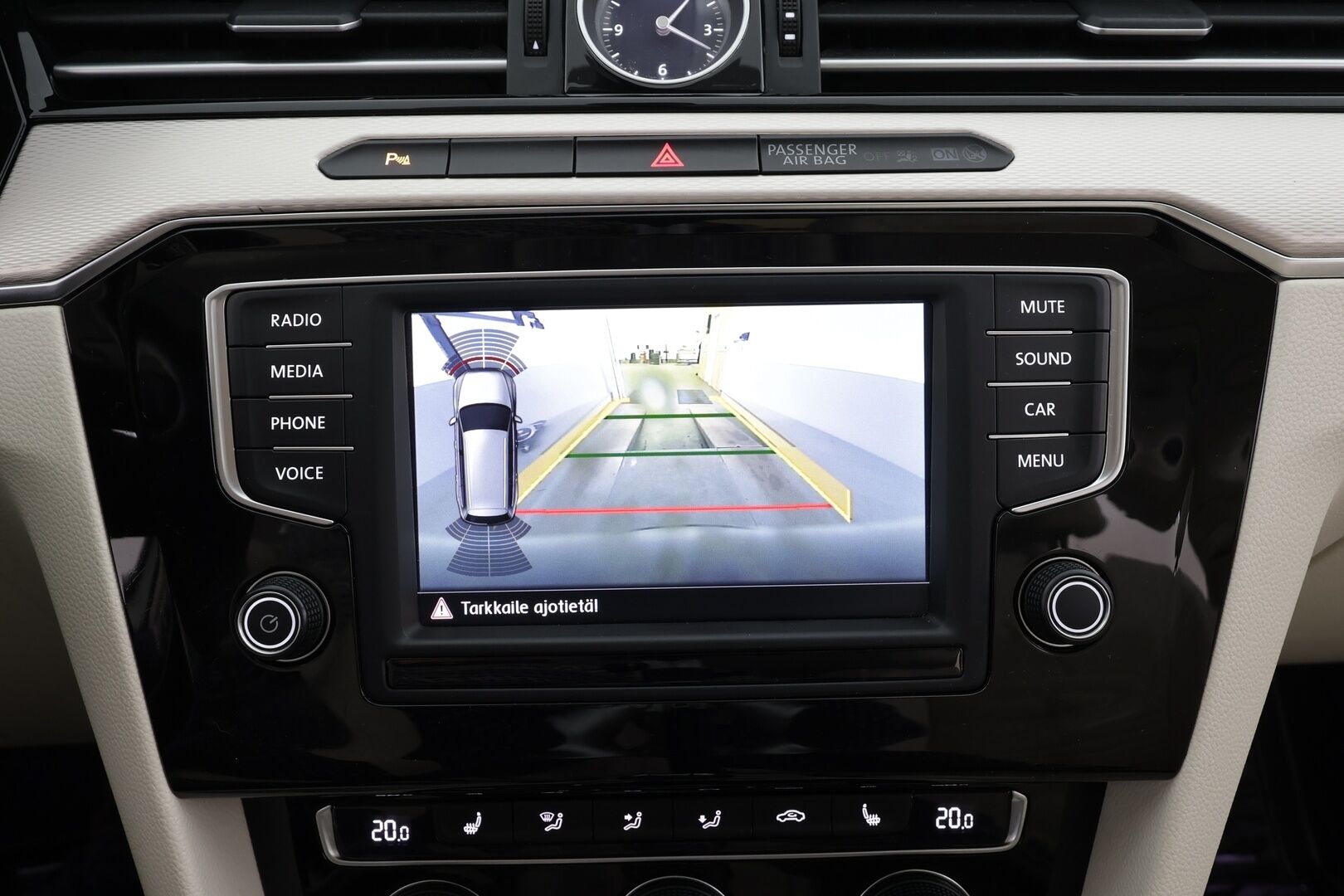 Volkswagen Passat 2017 Variant GTE Plug-In Hybrid 160 kW DSG * ACC /  Webasto / P.Kamera / LED / Koukku /  Puolinahat * - Kahdet renkaat aluvanteilla - HULLU BLACKWEEK KORKOTARJOUS 2,49%