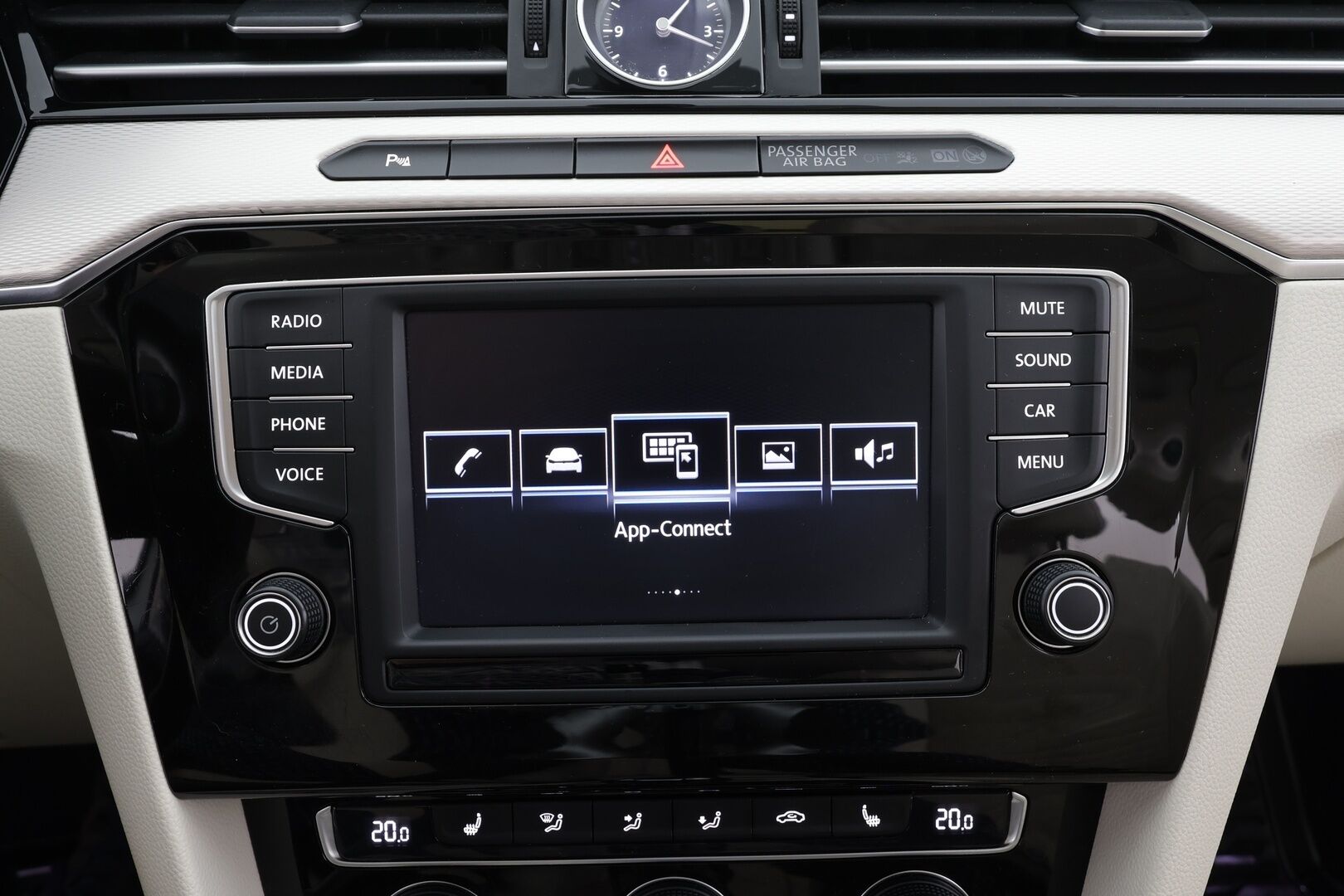 Volkswagen Passat 2017 Variant GTE Plug-In Hybrid 160 kW DSG * ACC /  Webasto / P.Kamera / LED / Koukku /  Puolinahat * - Kahdet renkaat aluvanteilla - HULLU BLACKWEEK KORKOTARJOUS 2,49%