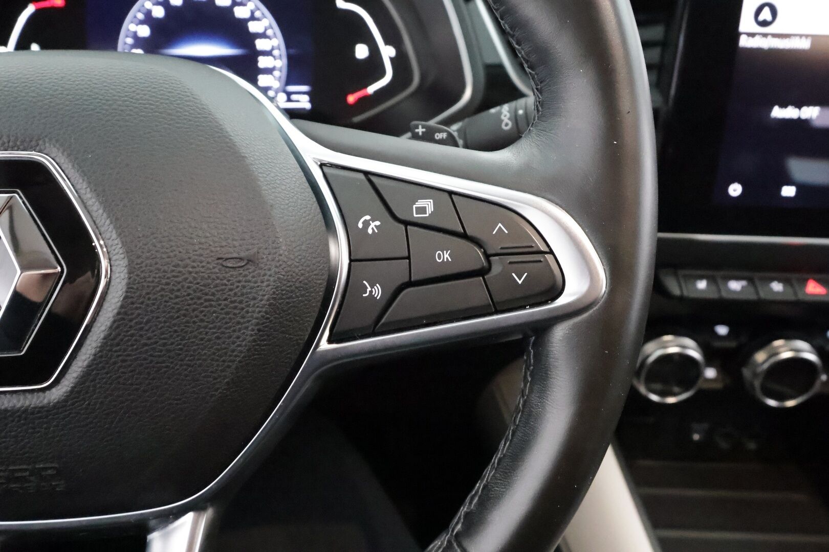 Renault Captur 2021 TCe 130 EDC7-aut Festival * Sisätilanlämmitin / Koukku / Bose / LED / Navi / Kaistavahti / P.kamera / Keyless * - Suomi-auto / Kahdet renkaat - HULLU BLACKWEEK KORKOTARJOUS 2,49%