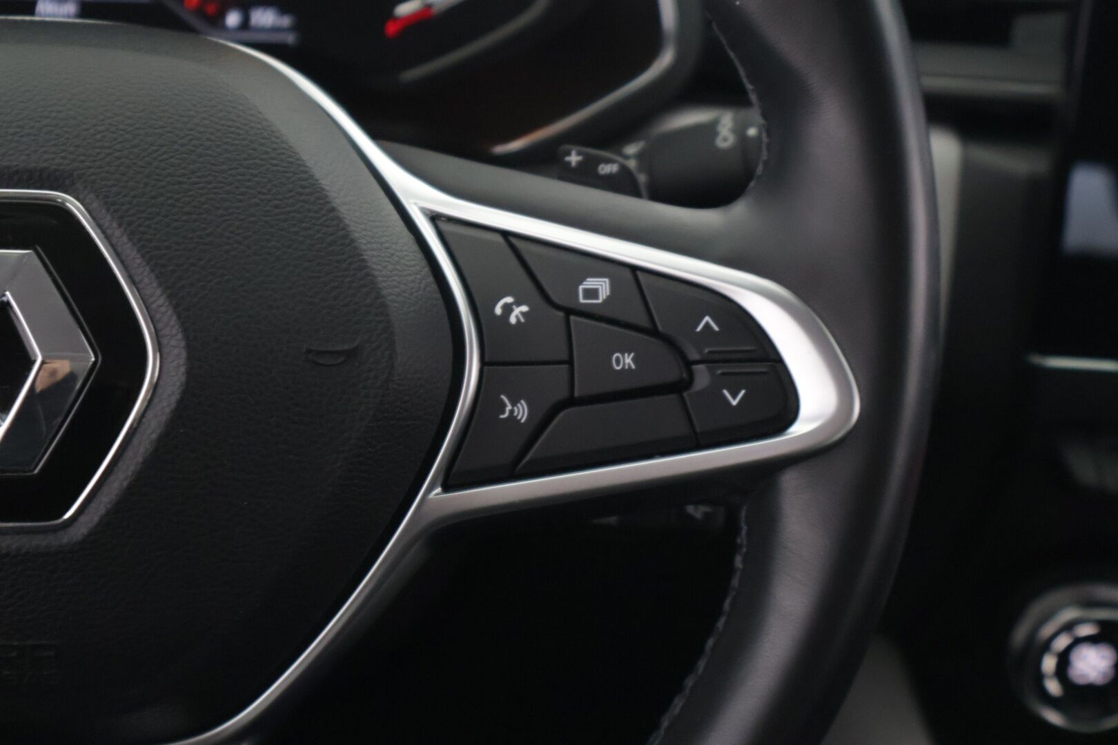 Renault Captur 2021 TCe 130 EDC7-aut Festival *Suomi-auto / Vakkari / Bose / Peruutuskamera / Koukku* - *Juuri Huollettu / 2x renkaat & vanteet / Lohkolämmitin sisätilanpuhaltimella / Metalliväri*