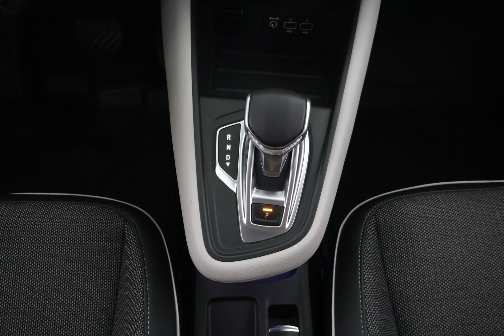 Renault Captur 2021 TCe 130 EDC7-aut Festival *Suomi-auto / Vakkari / Bose / Peruutuskamera / Koukku* - *Juuri Huollettu / 2x renkaat & vanteet / Lohkolämmitin sisätilanpuhaltimella / Metalliväri*