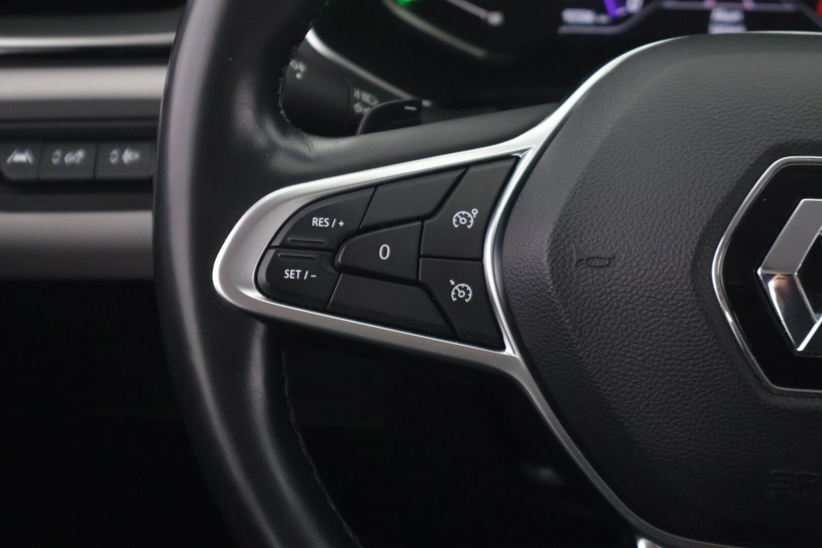 Renault Captur 2021 TCe 130 EDC7-aut Festival *Suomi-auto / Vakkari / Bose / Peruutuskamera / Koukku* - *Juuri Huollettu / 2x renkaat & vanteet / Lohkolämmitin sisätilanpuhaltimella / Metalliväri*