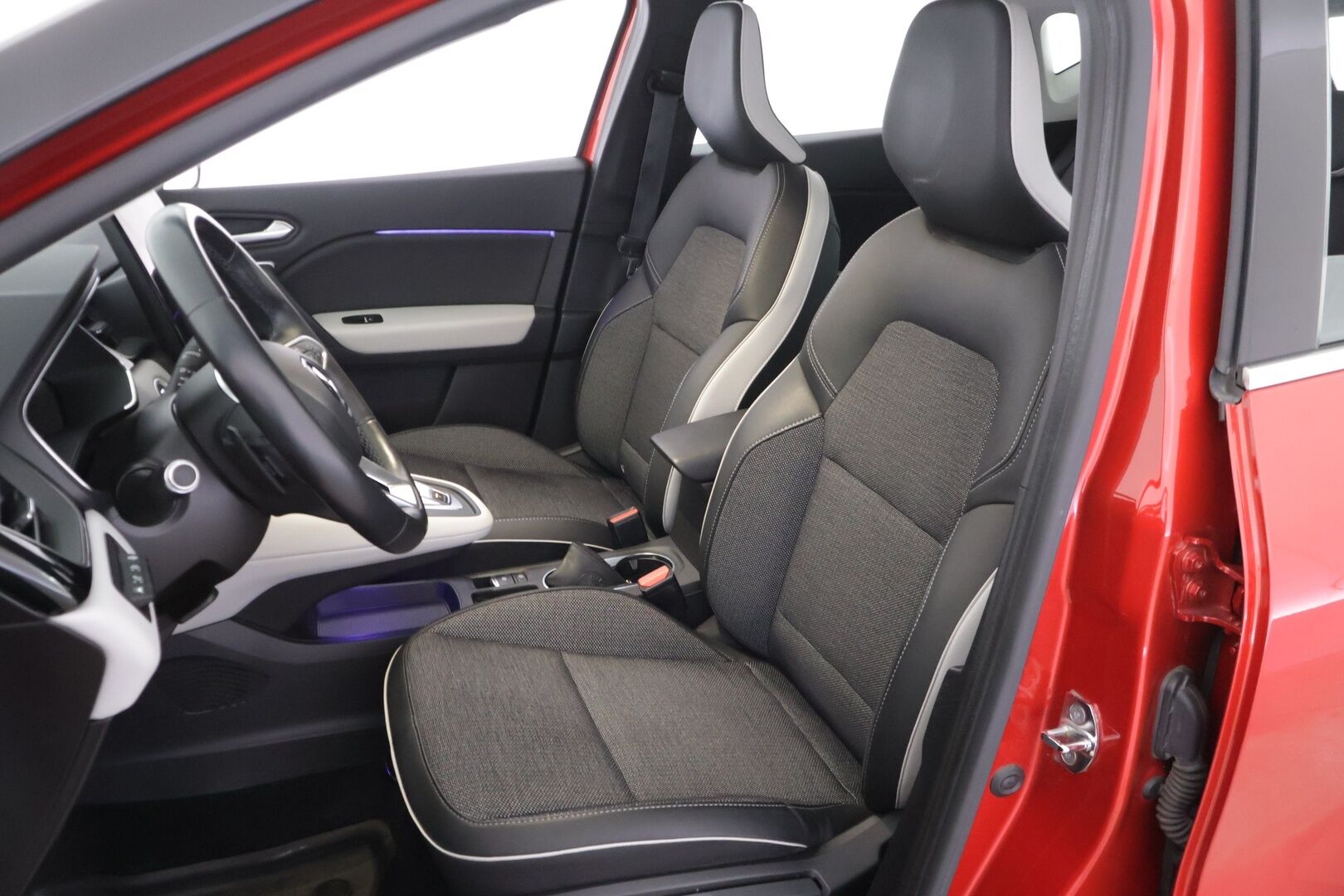 Renault Captur 2021 TCe 130 EDC7-aut Festival *Suomi-auto / Vakkari / Bose / Peruutuskamera / Koukku* - *Juuri Huollettu / 2x renkaat & vanteet / Lohkolämmitin sisätilanpuhaltimella / Metalliväri*