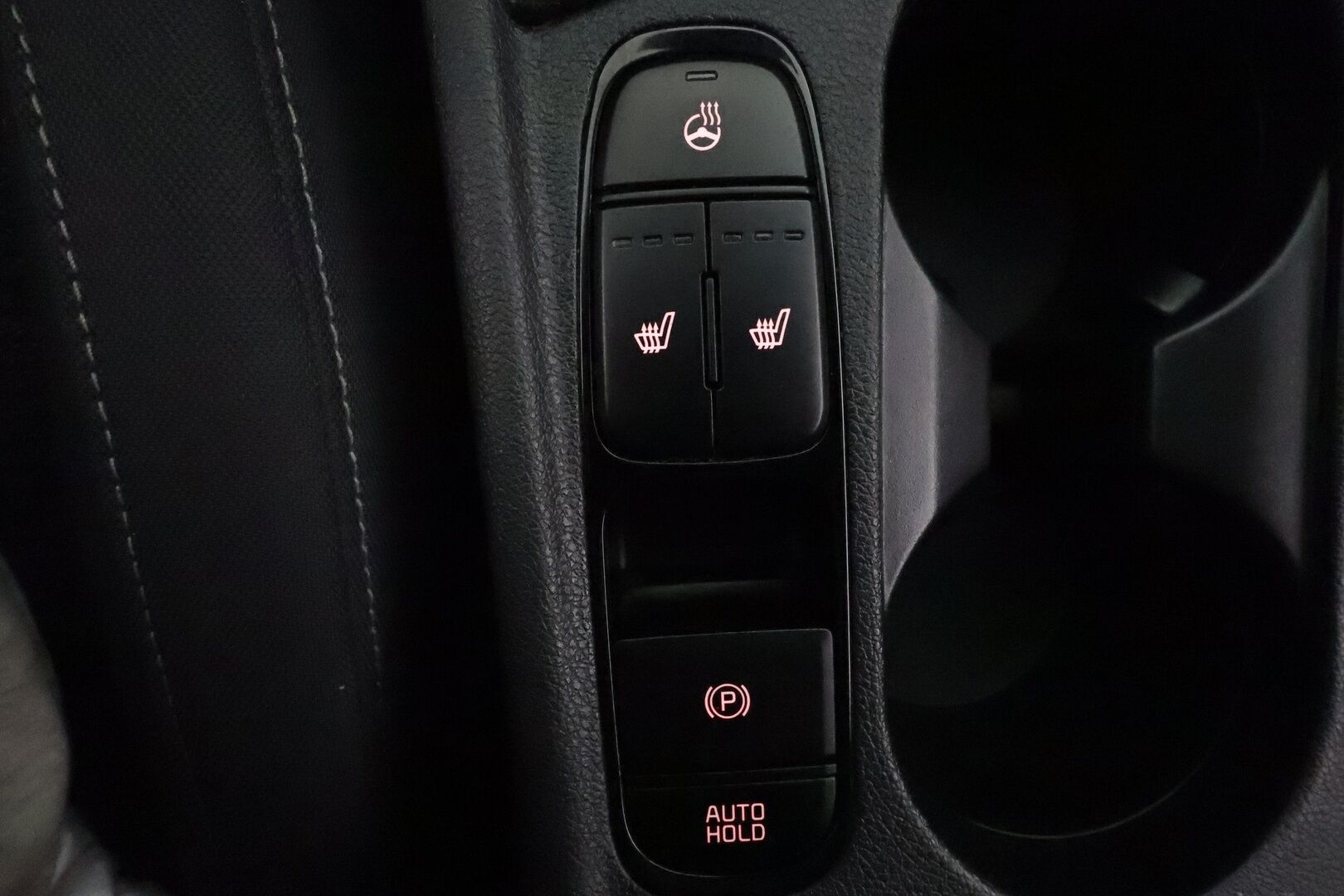 Kia NIRO 2020 1,6 GDI LX Plug-in **ACC / P.kamera / Facelift / Apple&Android** - Akku kuntotarkastettu SOH 96,6% / 1.Om Suomi-auto / Kahdet renkaat aluvanteilla / Merkkihuollettu