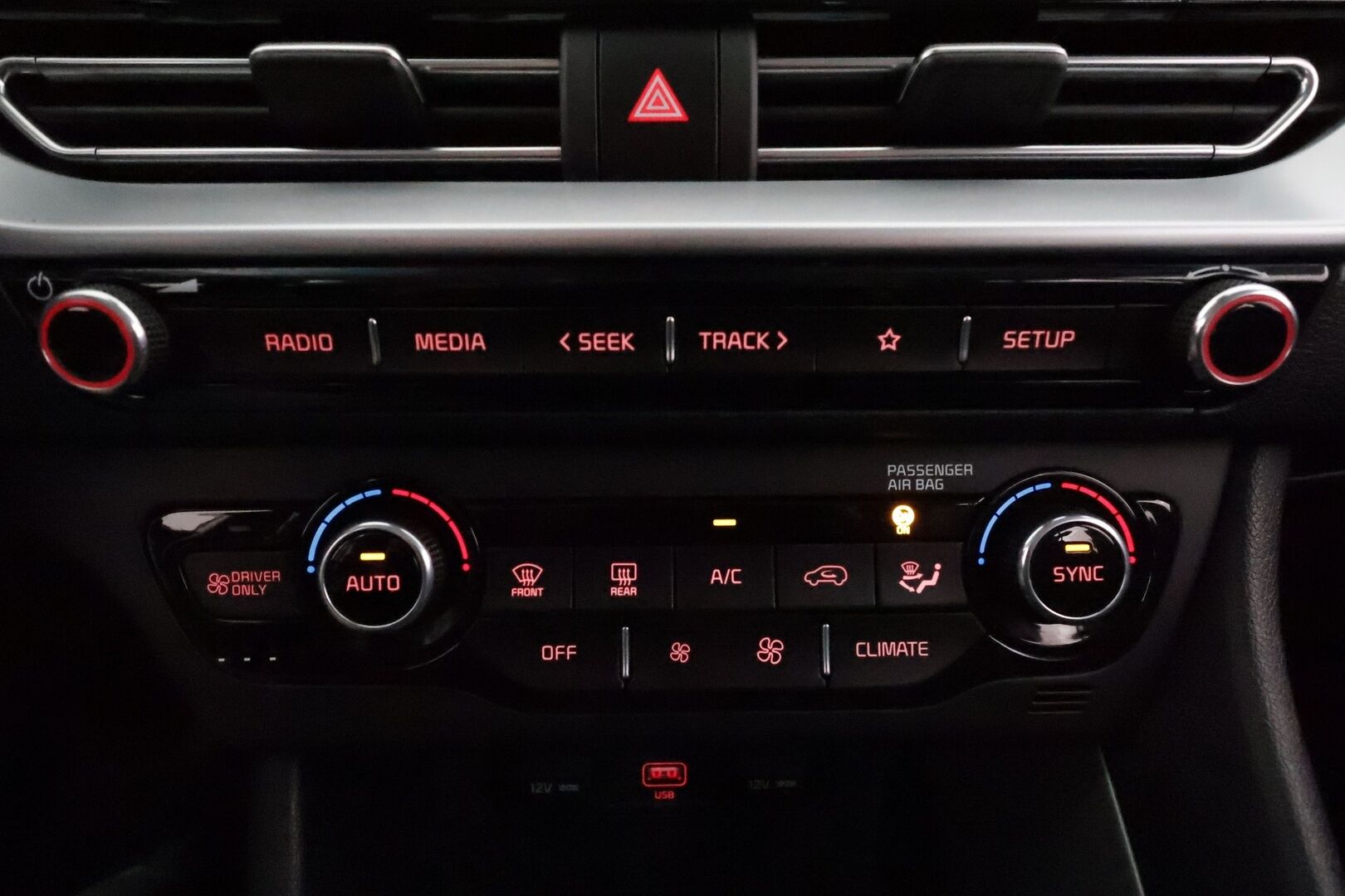 Kia NIRO 2020 1,6 GDI LX Plug-in **ACC / P.kamera / Facelift / Apple&Android** - Akku kuntotarkastettu SOH 96,6% / 1.Om Suomi-auto / Kahdet renkaat aluvanteilla / Merkkihuollettu