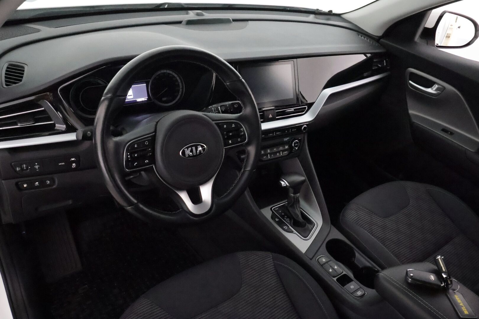 Kia NIRO 2020 1,6 GDI LX Plug-in **ACC / P.kamera / Facelift / Apple&Android** - Akku kuntotarkastettu SOH 96,6% / 1.Om Suomi-auto / Kahdet renkaat aluvanteilla / Merkkihuollettu