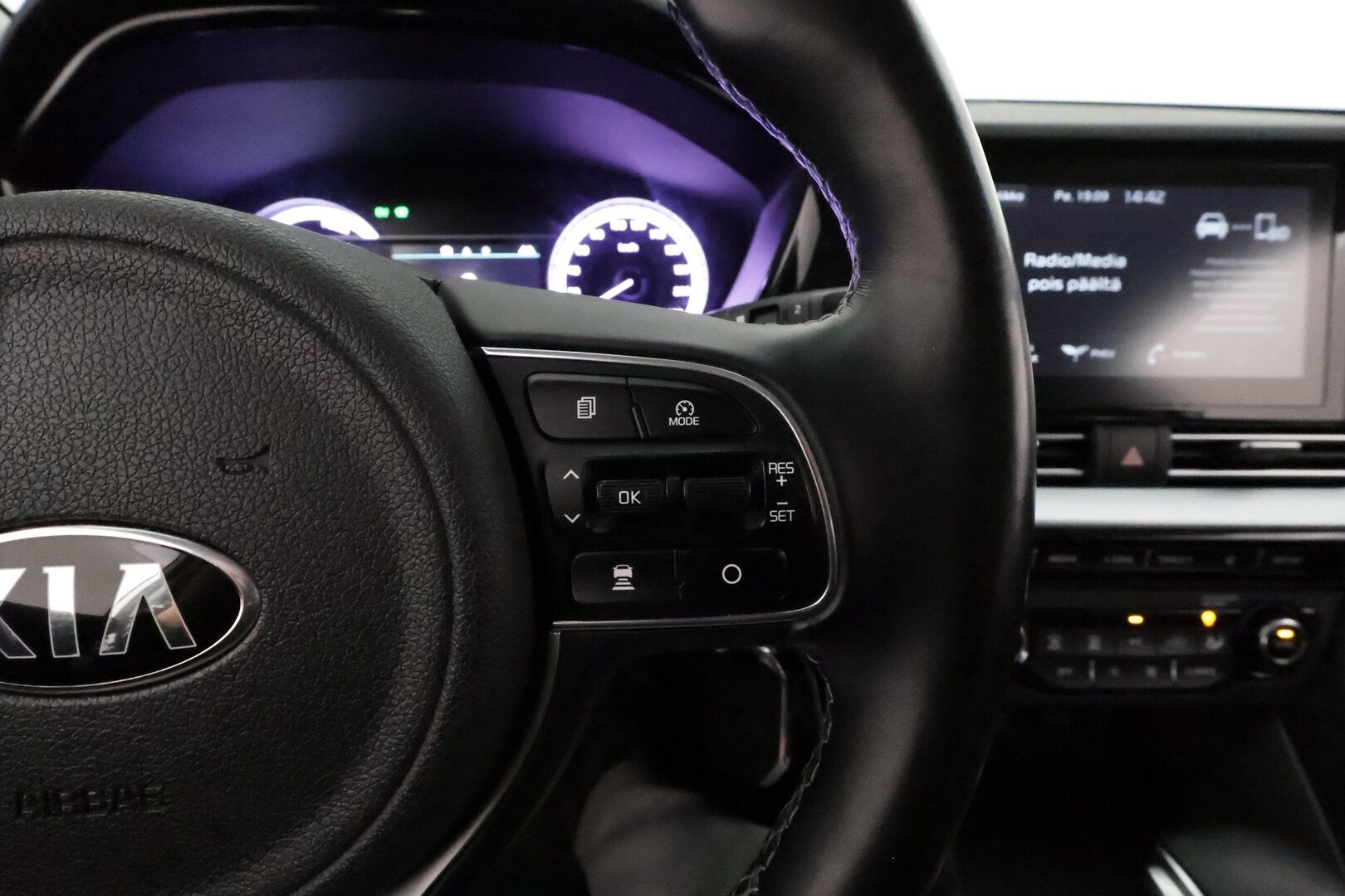 Kia NIRO 2020 1,6 GDI LX Plug-in **ACC / P.kamera / Facelift / Apple&Android** - Akku kuntotarkastettu SOH 96,6% / 1.Om Suomi-auto / Kahdet renkaat aluvanteilla / Merkkihuollettu