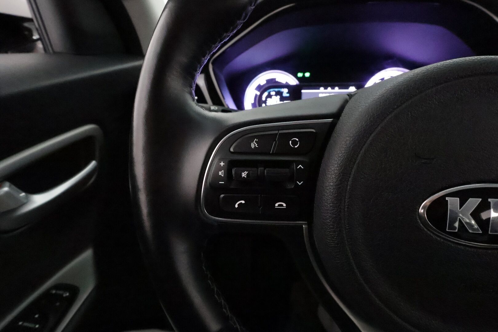 Kia NIRO 2020 1,6 GDI LX Plug-in **ACC / P.kamera / Facelift / Apple&Android** - Akku kuntotarkastettu SOH 96,6% / 1.Om Suomi-auto / Kahdet renkaat aluvanteilla / Merkkihuollettu
