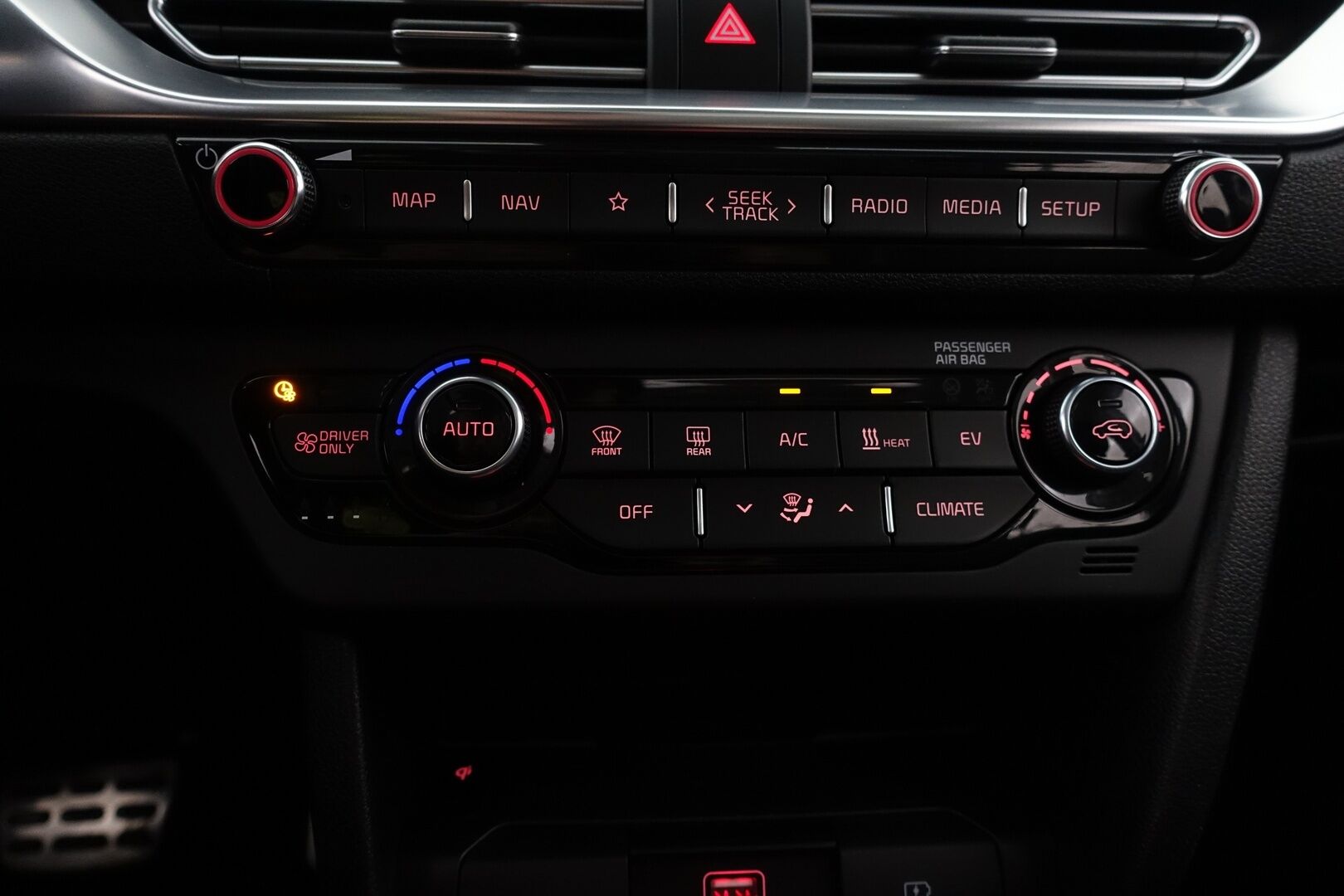 Kia Niro Electric 2020 Business Luxury 64 kWh 204 hv - | Täysnahkaverhoilu | JBL Premium -äänentoisto | Lämpöpumppu | Sähkösäätöiset etuistuimet muistilla | Lämmitettävä ohjauspyörä | Adaptiivinen vakinopeudensäädin | Kattoluukku |