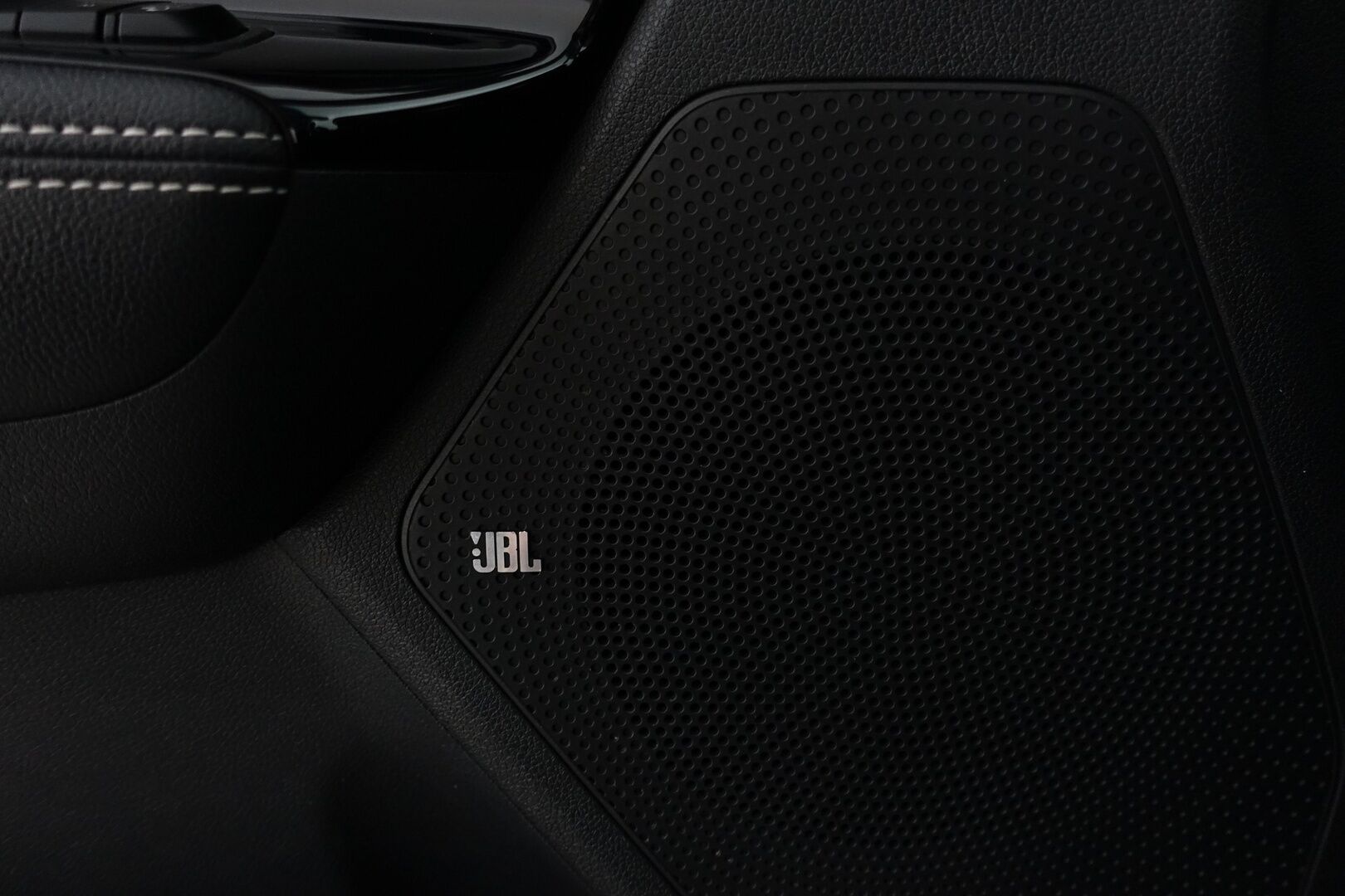Kia Niro Electric 2020 Business Luxury 64 kWh 204 hv - | Täysnahkaverhoilu | JBL Premium -äänentoisto | Lämpöpumppu | Sähkösäätöiset etuistuimet muistilla | Lämmitettävä ohjauspyörä | Adaptiivinen vakinopeudensäädin | Kattoluukku |