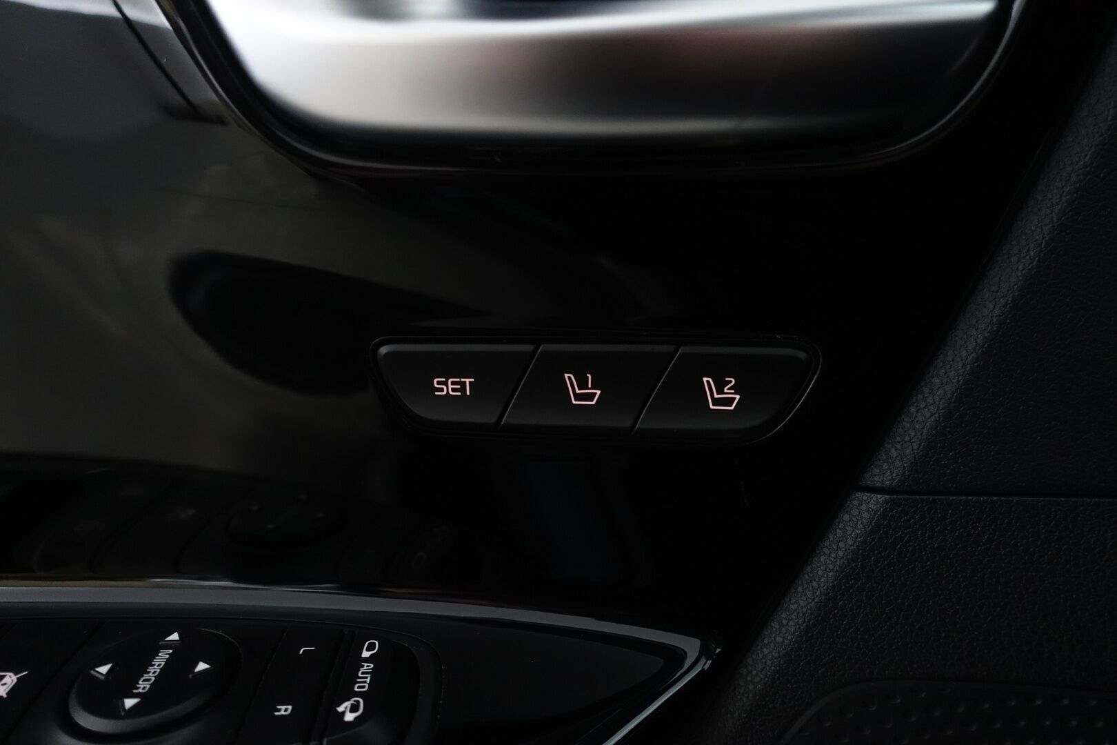 Kia Niro Electric 2020 Business Luxury 64 kWh 204 hv - | Täysnahkaverhoilu | JBL Premium -äänentoisto | Lämpöpumppu | Sähkösäätöiset etuistuimet muistilla | Lämmitettävä ohjauspyörä | Adaptiivinen vakinopeudensäädin | Kattoluukku |
