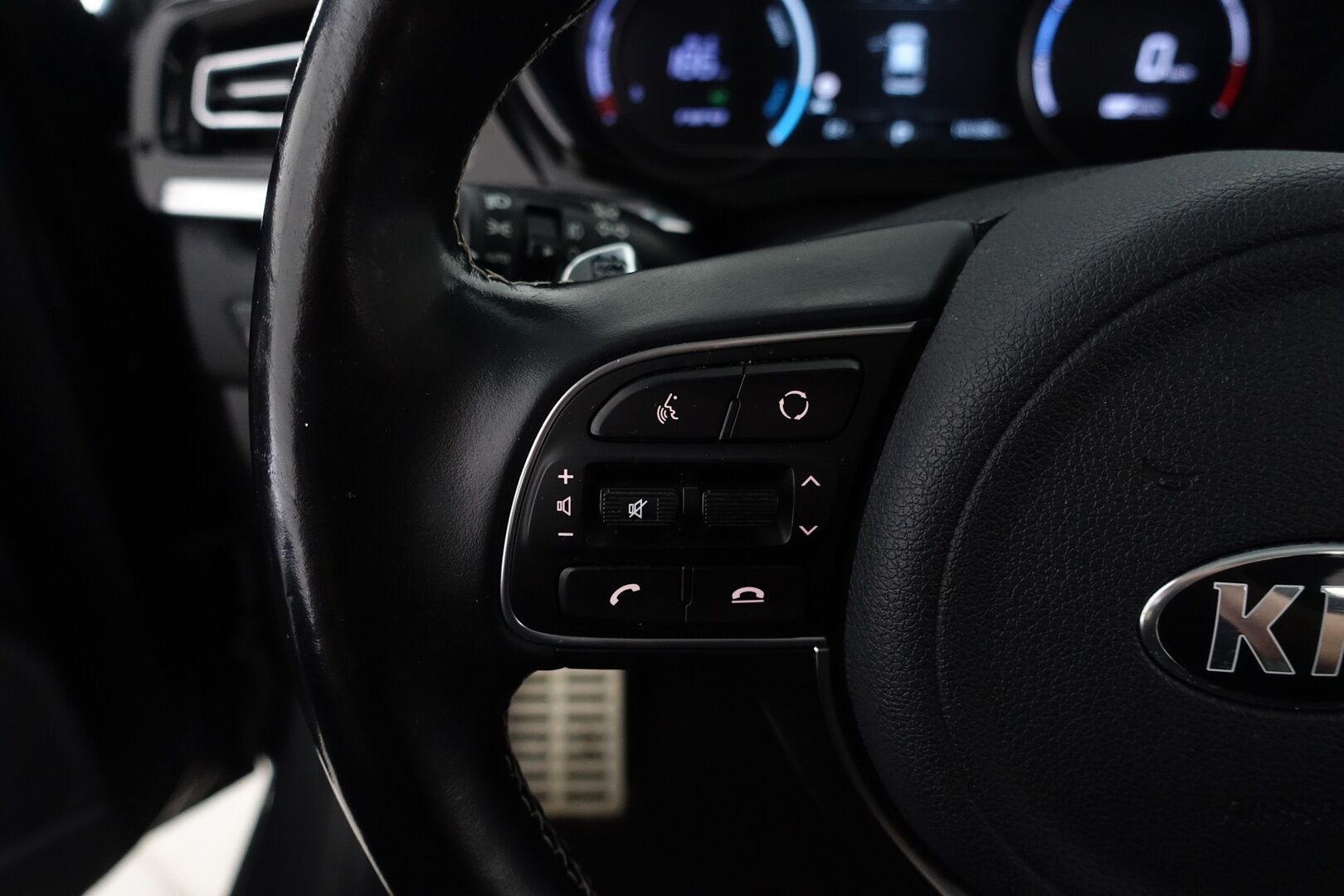 Kia Niro Electric 2020 Business Luxury 64 kWh 204 hv - | Täysnahkaverhoilu | JBL Premium -äänentoisto | Lämpöpumppu | Sähkösäätöiset etuistuimet muistilla | Lämmitettävä ohjauspyörä | Adaptiivinen vakinopeudensäädin | Kattoluukku |