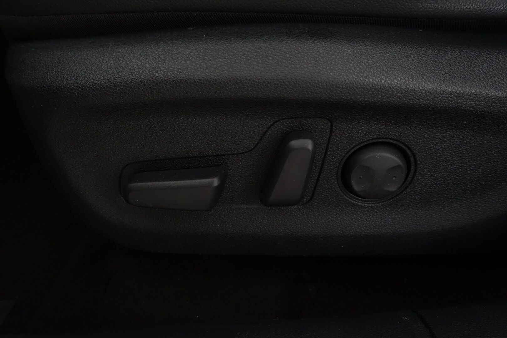 Kia Niro Electric 2020 Business Luxury 64 kWh 204 hv - | Täysnahkaverhoilu | JBL Premium -äänentoisto | Lämpöpumppu | Sähkösäätöiset etuistuimet muistilla | Lämmitettävä ohjauspyörä | Adaptiivinen vakinopeudensäädin | Kattoluukku |