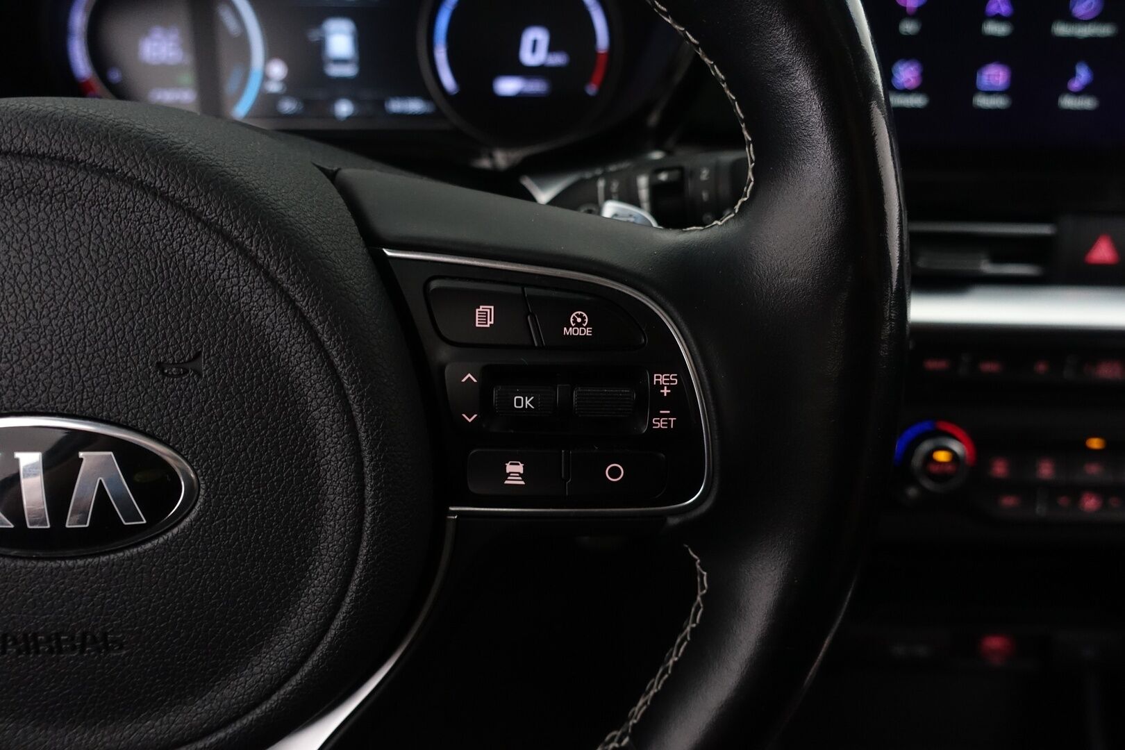 Kia Niro Electric 2020 Business Luxury 64 kWh 204 hv - | Täysnahkaverhoilu | JBL Premium -äänentoisto | Lämpöpumppu | Sähkösäätöiset etuistuimet muistilla | Lämmitettävä ohjauspyörä | Adaptiivinen vakinopeudensäädin | Kattoluukku |