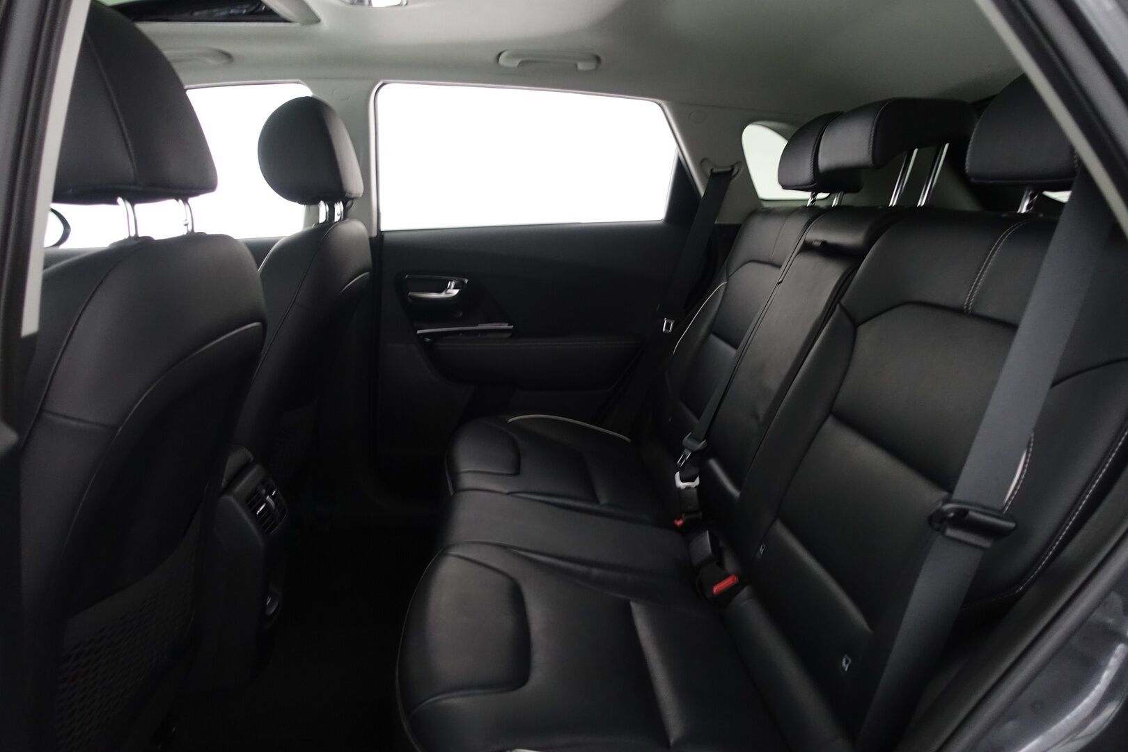 Kia Niro Electric 2020 Business Luxury 64 kWh 204 hv - | Täysnahkaverhoilu | JBL Premium -äänentoisto | Lämpöpumppu | Sähkösäätöiset etuistuimet muistilla | Lämmitettävä ohjauspyörä | Adaptiivinen vakinopeudensäädin | Kattoluukku |