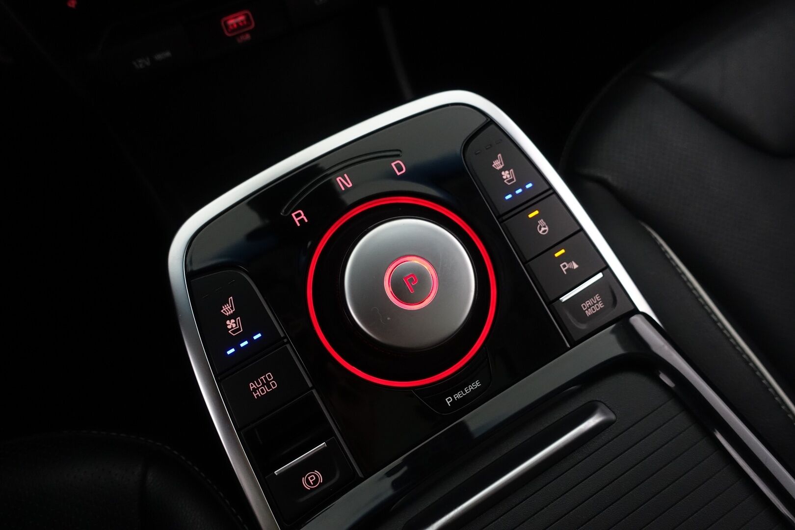 Kia Niro Electric 2020 Business Luxury 64 kWh 204 hv - | Täysnahkaverhoilu | JBL Premium -äänentoisto | Lämpöpumppu | Sähkösäätöiset etuistuimet muistilla | Lämmitettävä ohjauspyörä | Adaptiivinen vakinopeudensäädin | Kattoluukku |