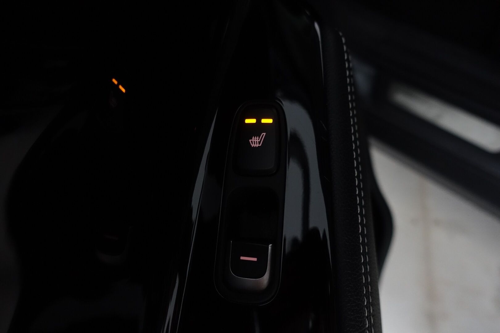 Kia Niro Electric 2020 Business Luxury 64 kWh 204 hv - | Täysnahkaverhoilu | JBL Premium -äänentoisto | Lämpöpumppu | Sähkösäätöiset etuistuimet muistilla | Lämmitettävä ohjauspyörä | Adaptiivinen vakinopeudensäädin | Kattoluukku |