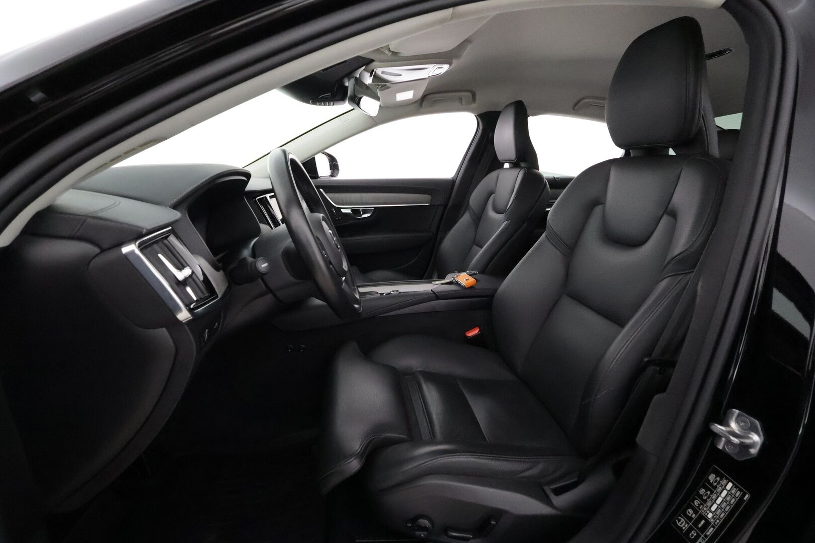 Volvo S90 2021 D3 Business Inscription Edition ** Webasto / Adapt.Vakkari / P.kamera / LED-valot / Sporttinahat Muistilla / Navi ** - 3,99 % KORKOTARJOUS TÄHÄN AUTOON - Kaistavahti / KeylessGO / Suomi-auto / 2x Renkaat