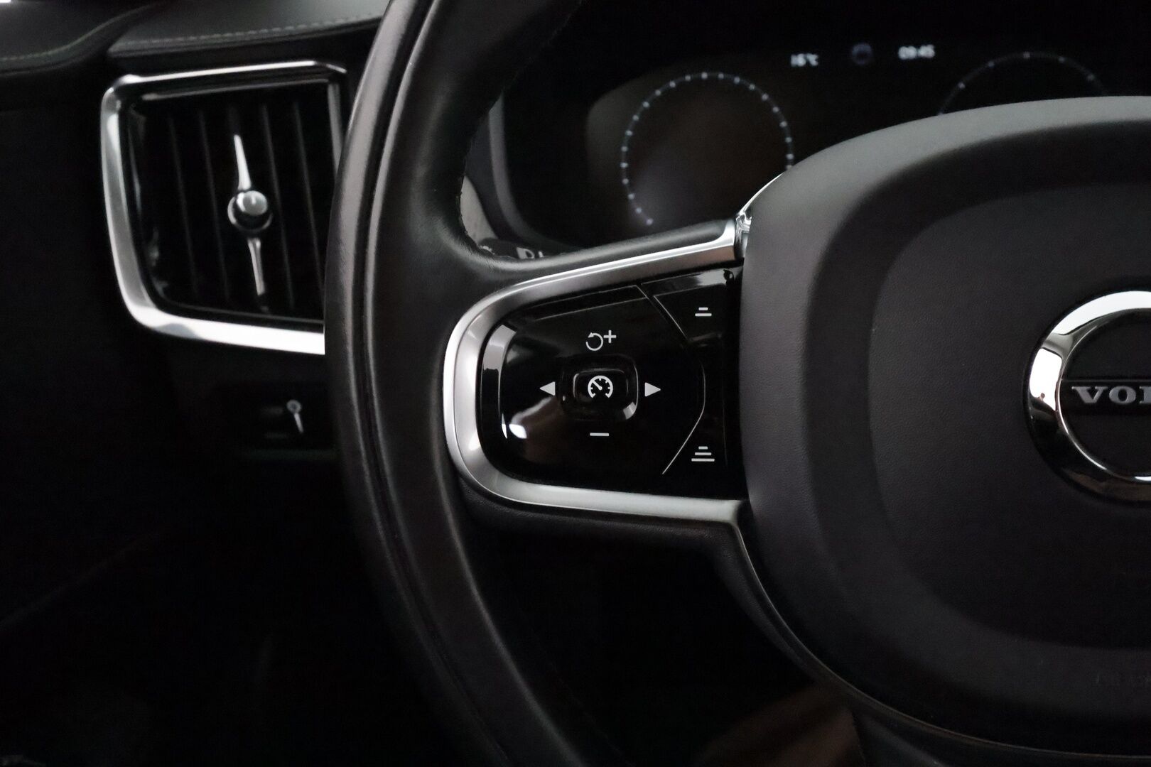 Volvo S90 2021 D3 Business Inscription Edition ** Webasto / Adapt.Vakkari / P.kamera / LED-valot / Sporttinahat Muistilla / Navi ** - 3,99 % KORKOTARJOUS TÄHÄN AUTOON - Kaistavahti / KeylessGO / Suomi-auto / 2x Renkaat
