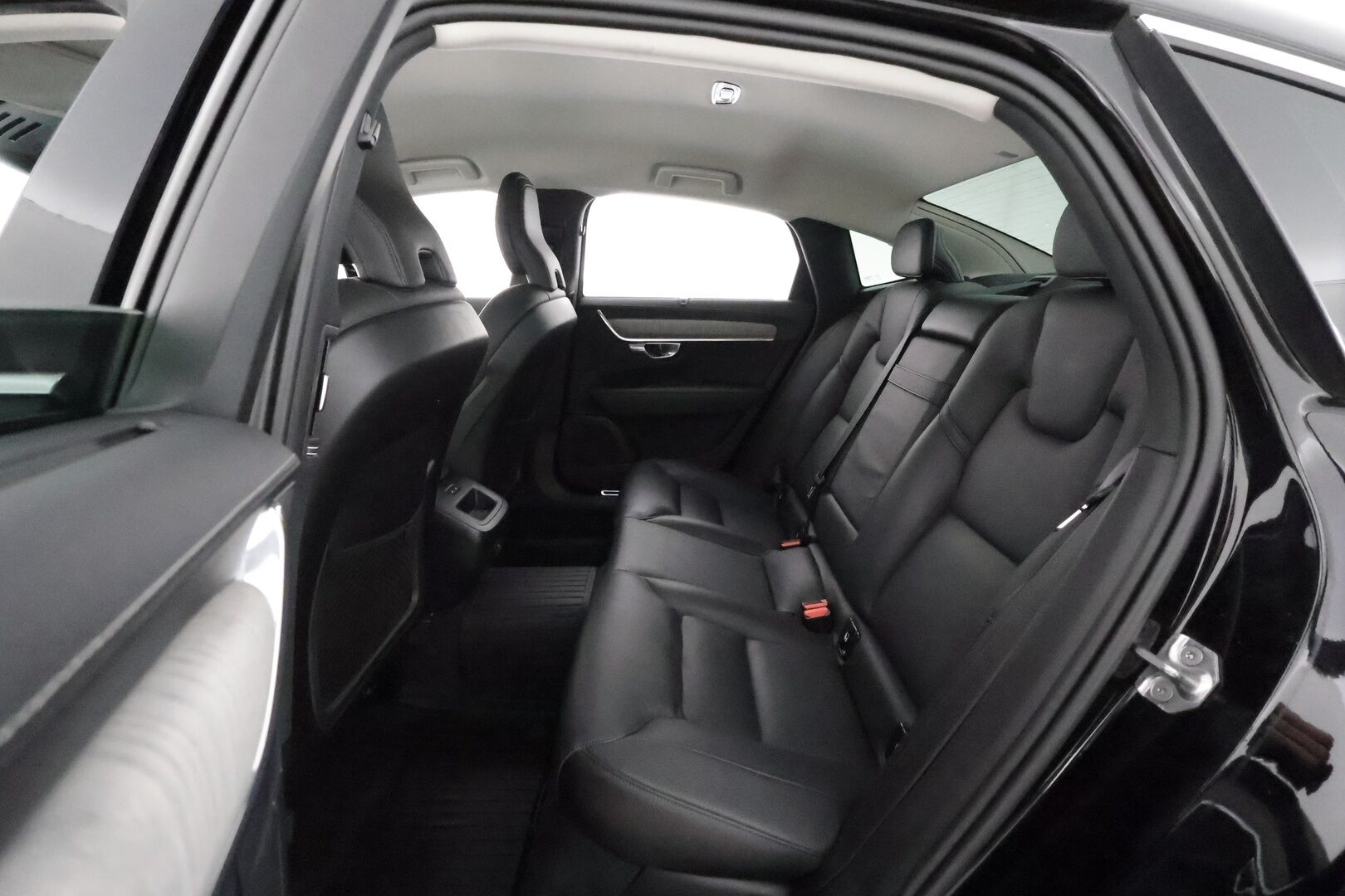 Volvo S90 2021 D3 Business Inscription Edition ** Webasto / Adapt.Vakkari / P.kamera / LED-valot / Sporttinahat Muistilla / Navi ** - 3,99 % KORKOTARJOUS TÄHÄN AUTOON - Kaistavahti / KeylessGO / Suomi-auto / 2x Renkaat