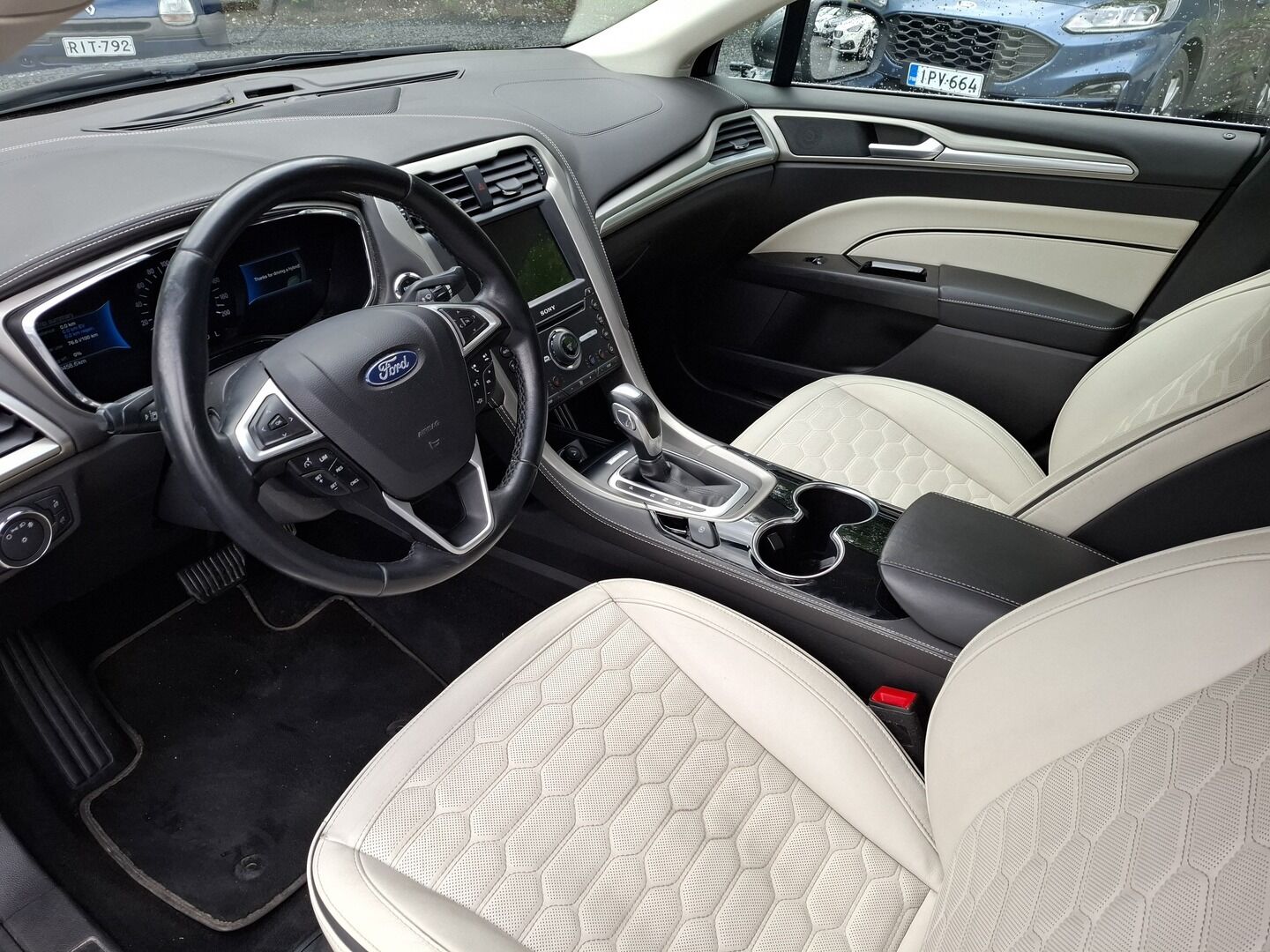 FORD Mondeo 2018 2.0 hybrid Vignale **Vaaleat Nahat / P.kamera / Vakkari / TULOSSA
