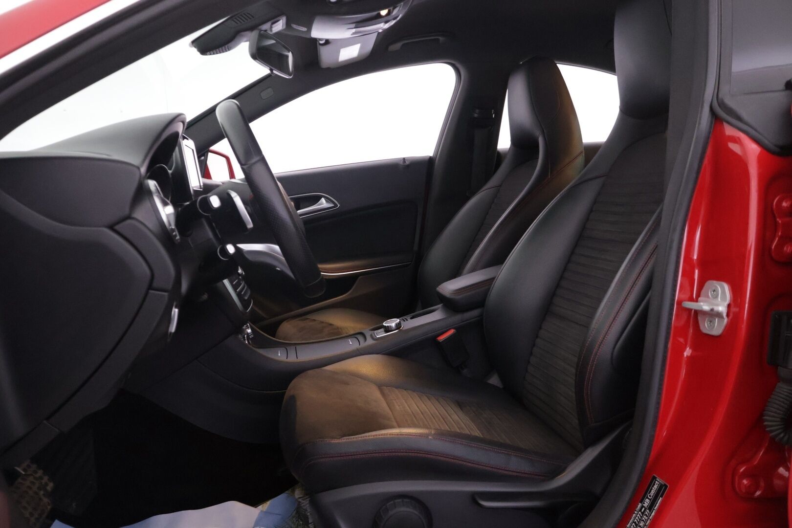 Mercedes-Benz CLA 2015 180 A Premium Business AMG - Vakkari | Sporttipenkit | P.kamera | Navigointi | BT-audio  