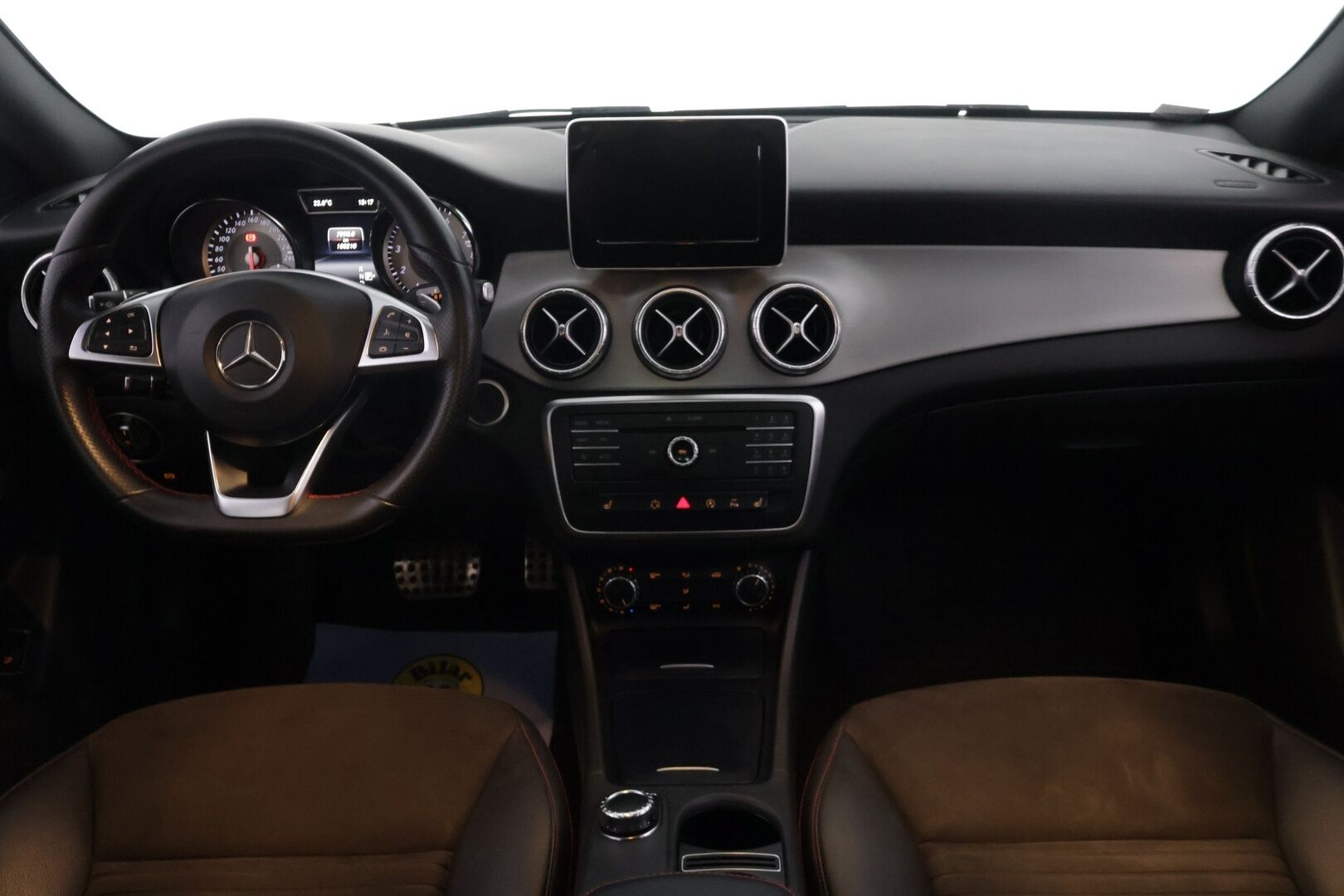 Mercedes-Benz CLA 2015 180 A Premium Business AMG - Vakkari | Sporttipenkit | P.kamera | Navigointi | BT-audio  