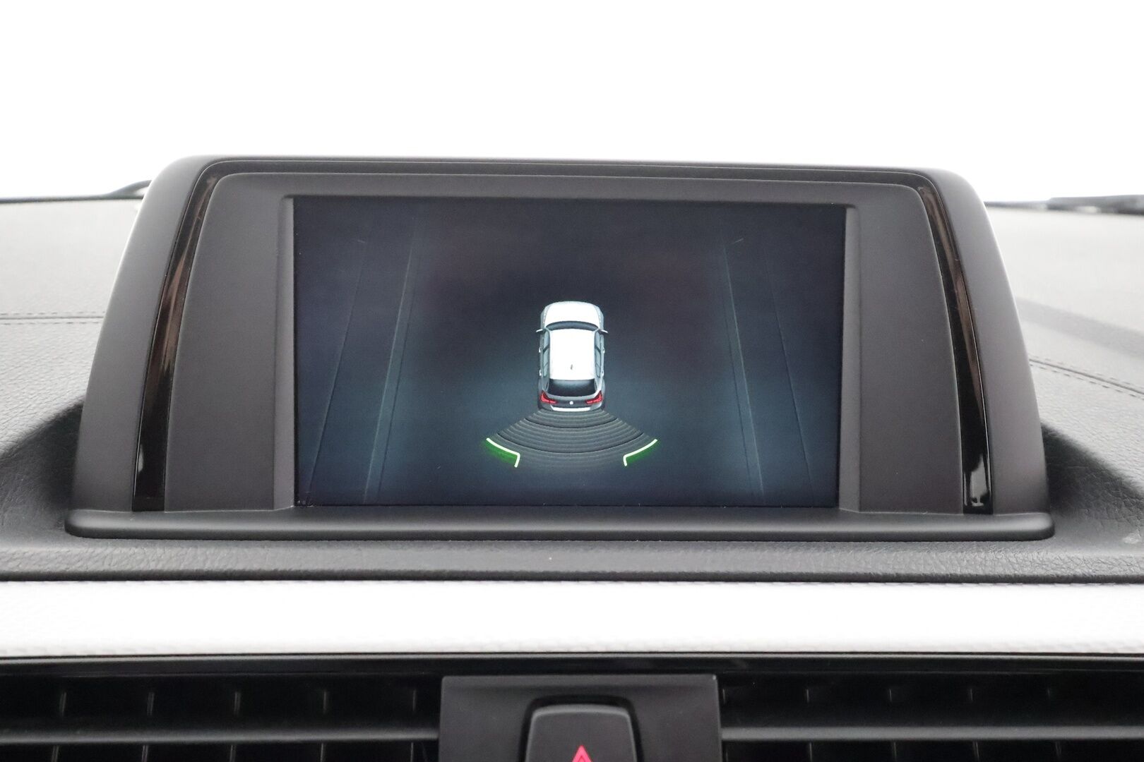 BMW 118 2018 F20 118i A M-sport * Koukku / Hifi / LED / Vakkari / Sporttipenkit / P.tutka / Facelift / Ratinlämmitin * - Kahdet renkaat aluvanteilla 