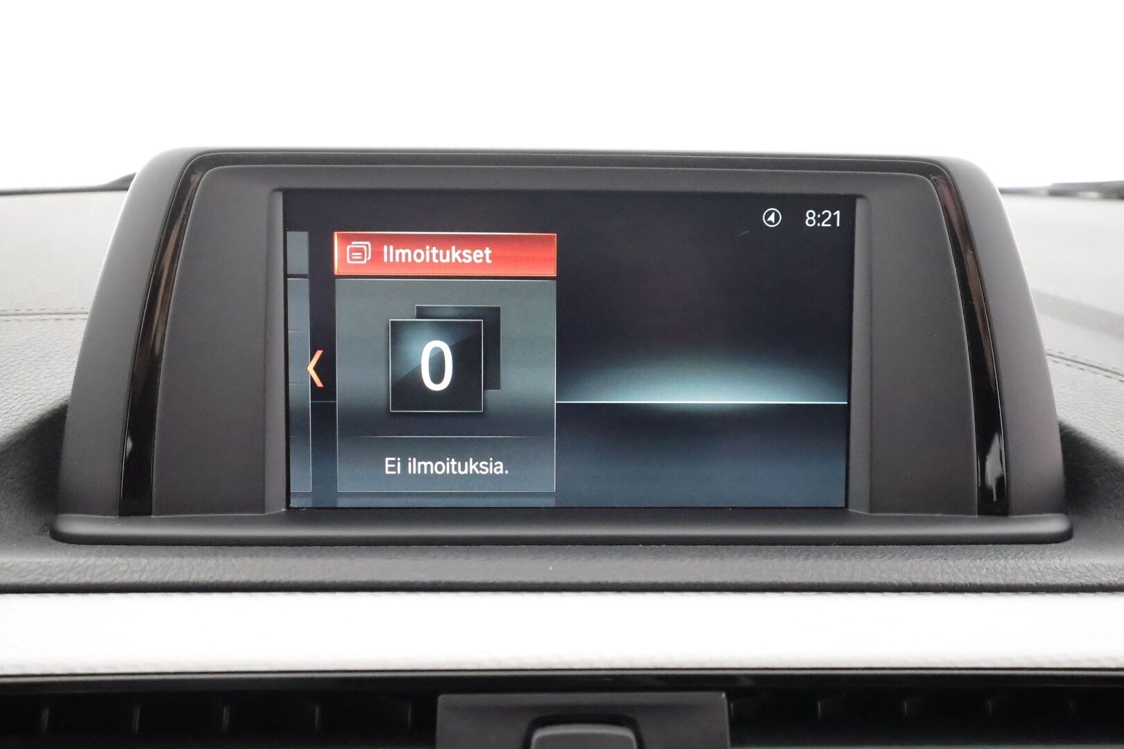 BMW 118 2018 F20 118i A M-sport * Koukku / Hifi / LED / Vakkari / Sporttipenkit / P.tutka / Facelift / Ratinlämmitin * - Kahdet renkaat aluvanteilla 