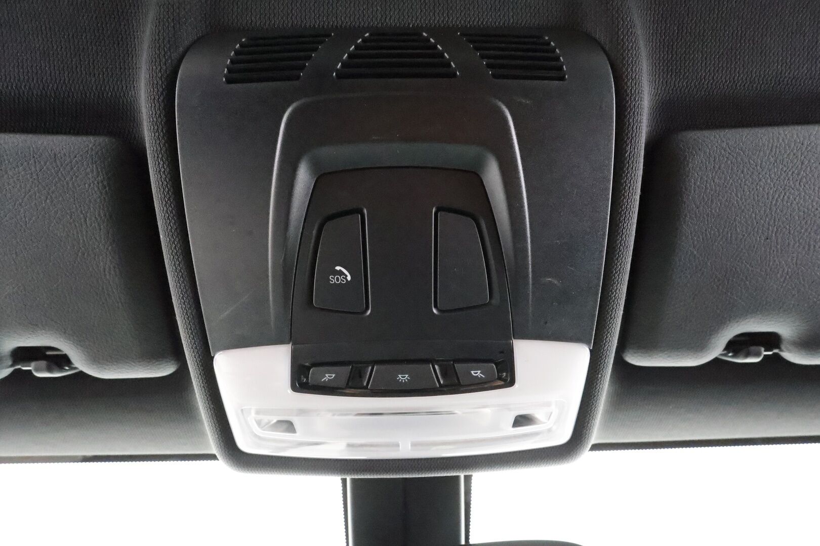 BMW 118 2018 F20 118i A M-sport * Koukku / Hifi / LED / Vakkari / Sporttipenkit / P.tutka / Facelift / Ratinlämmitin * - Kahdet renkaat aluvanteilla 