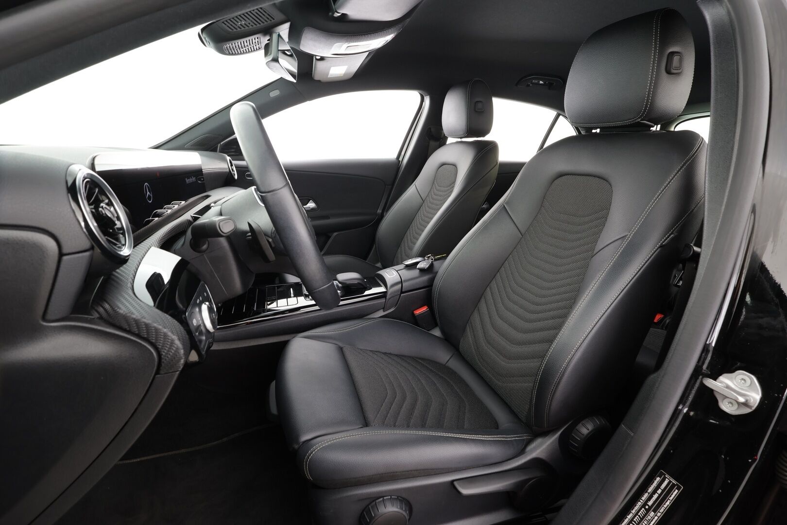 Mercedes-Benz A 2021 180 d A Business Style * Vakkari / P.kamera / LED / Navi / Widescreen / Sporttipenkit / Lohkolämmitin * - 1.Om Suomi-auto / Kahdet renkaat aluvanteilla / Merkkihuollettu - HULLU BLACKWEEK KORKOTARJOUS 2,49%