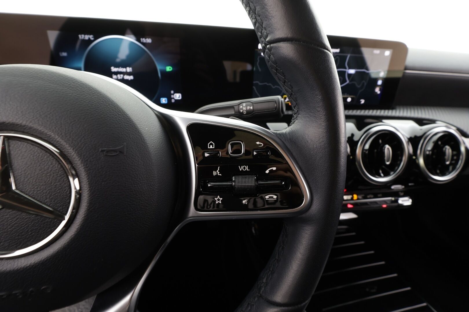 Mercedes-Benz A 2021 180 d A Business Style * Vakkari / P.kamera / LED / Navi / Widescreen / Sporttipenkit / Lohkolämmitin * - 1.Om Suomi-auto / Kahdet renkaat aluvanteilla / Merkkihuollettu - HULLU BLACKWEEK KORKOTARJOUS 2,49%