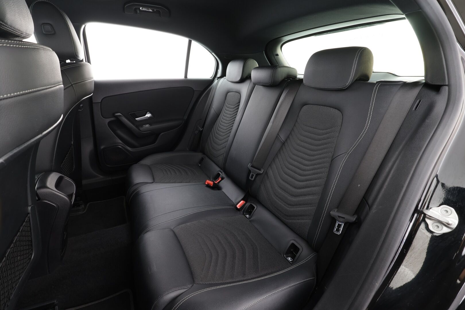 Mercedes-Benz A 2021 180 d A Business Style * Vakkari / P.kamera / LED / Navi / Widescreen / Sporttipenkit / Lohkolämmitin * - 1.Om Suomi-auto / Kahdet renkaat aluvanteilla / Merkkihuollettu - HULLU BLACKWEEK KORKOTARJOUS 2,49%