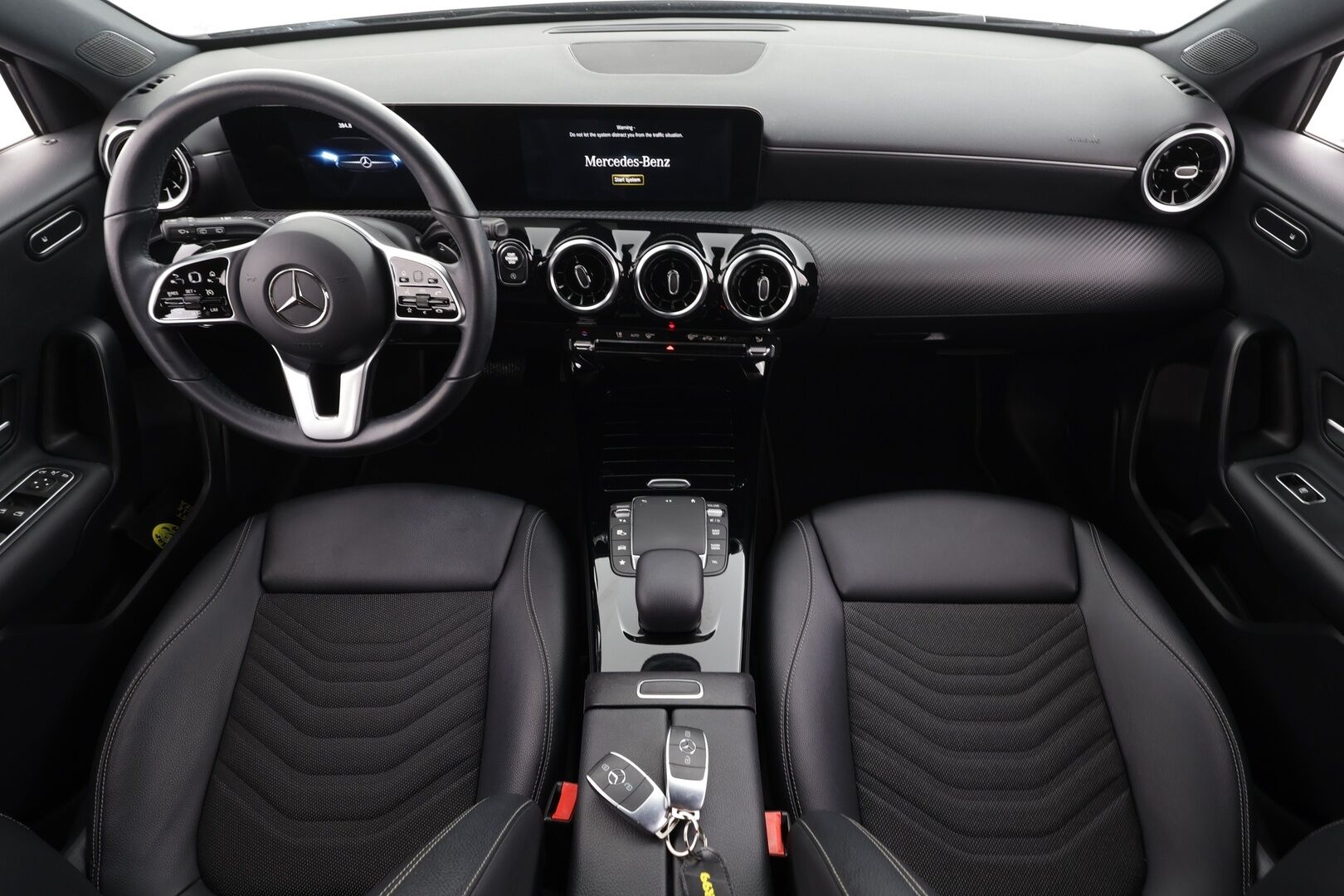 Mercedes-Benz A 2021 180 d A Business Style * Vakkari / P.kamera / LED / Navi / Widescreen / Sporttipenkit / Lohkolämmitin * - 1.Om Suomi-auto / Kahdet renkaat aluvanteilla / Merkkihuollettu - HULLU BLACKWEEK KORKOTARJOUS 2,49%