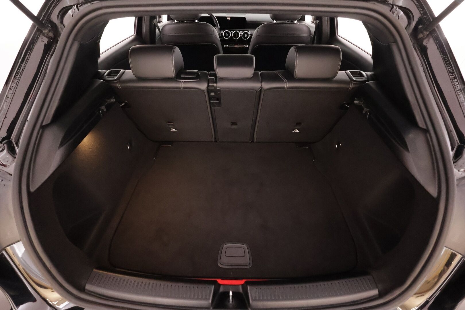 Mercedes-Benz A 2021 180 d A Business Style * Vakkari / P.kamera / LED / Navi / Widescreen / Sporttipenkit / Lohkolämmitin * - 1.Om Suomi-auto / Kahdet renkaat aluvanteilla / Merkkihuollettu - HULLU BLACKWEEK KORKOTARJOUS 2,49%