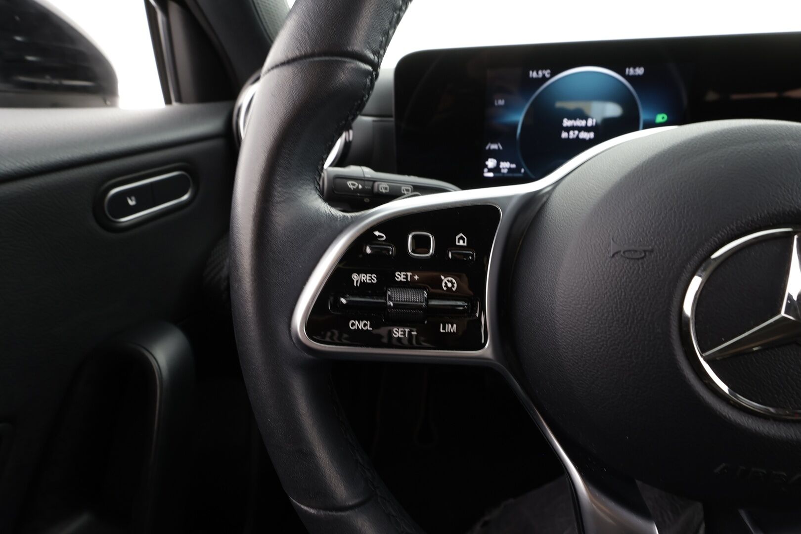 Mercedes-Benz A 2021 180 d A Business Style * Vakkari / P.kamera / LED / Navi / Widescreen / Sporttipenkit / Lohkolämmitin * - 1.Om Suomi-auto / Kahdet renkaat aluvanteilla / Merkkihuollettu - HULLU BLACKWEEK KORKOTARJOUS 2,49%