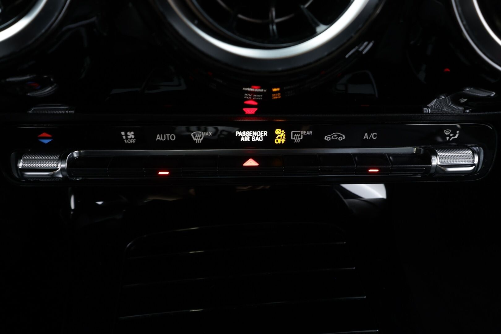 Mercedes-Benz A 2021 180 d A Business Style * Vakkari / P.kamera / LED / Navi / Widescreen / Sporttipenkit / Lohkolämmitin * - 1.Om Suomi-auto / Kahdet renkaat aluvanteilla / Merkkihuollettu - HULLU BLACKWEEK KORKOTARJOUS 2,49%