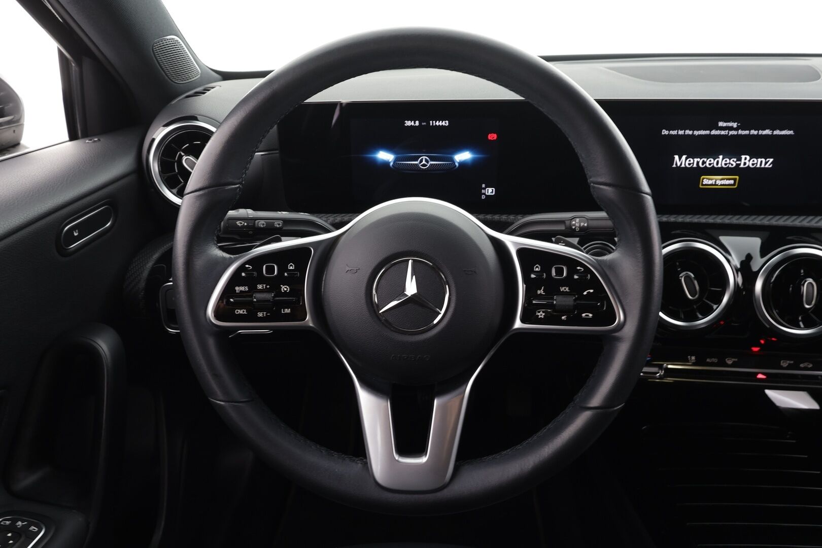 Mercedes-Benz A 2021 180 d A Business Style * Vakkari / P.kamera / LED / Navi / Widescreen / Sporttipenkit / Lohkolämmitin * - 1.Om Suomi-auto / Kahdet renkaat aluvanteilla / Merkkihuollettu - HULLU BLACKWEEK KORKOTARJOUS 2,49%