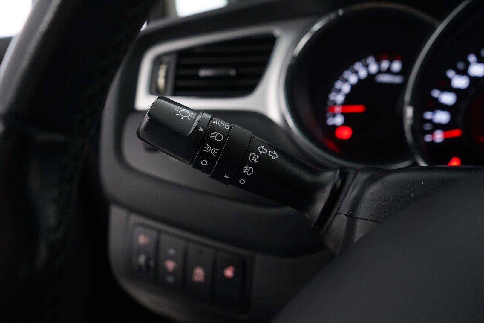 Volkswagen Polo 2021 Style 1.0 TGI 66 kW *ACC / AppleCarPlay / AndroidAuto / Lohko* - Suomi-Auto / Kahdet hyväkuntoiset renkaat alumiinivantein / Juuri huollettu