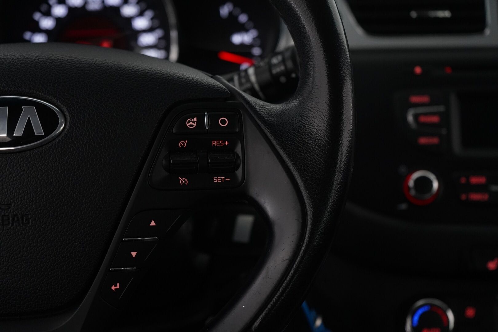 Volkswagen Polo 2021 Style 1.0 TGI 66 kW *ACC / AppleCarPlay / AndroidAuto / Lohko* - Suomi-Auto / Kahdet hyväkuntoiset renkaat alumiinivantein / Juuri huollettu