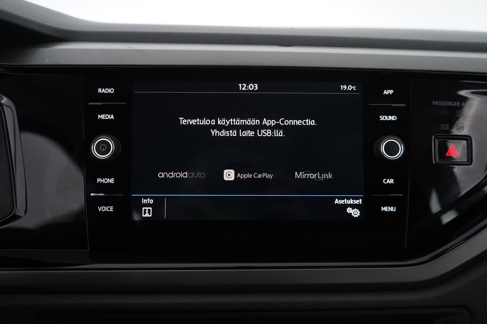 Volkswagen Polo 2021 Style 1.0 TGI 66 kW *ACC / AppleCarPlay / AndroidAuto / Lohko* - POIKKEUKSELLISEN EDULLINEN HINTA! / Suomi-Auto / Kahdet hyväkuntoiset renkaat alumiinivantein / Juuri huollettu