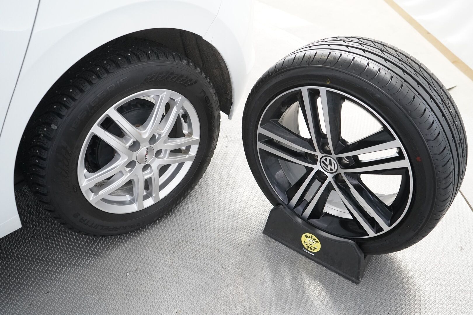 Volkswagen Polo 2021 Style 1.0 TGI 66 kW *ACC / AppleCarPlay / AndroidAuto / Lohko* - POIKKEUKSELLISEN EDULLINEN HINTA! / Suomi-Auto / Kahdet hyväkuntoiset renkaat alumiinivantein / Juuri huollettu