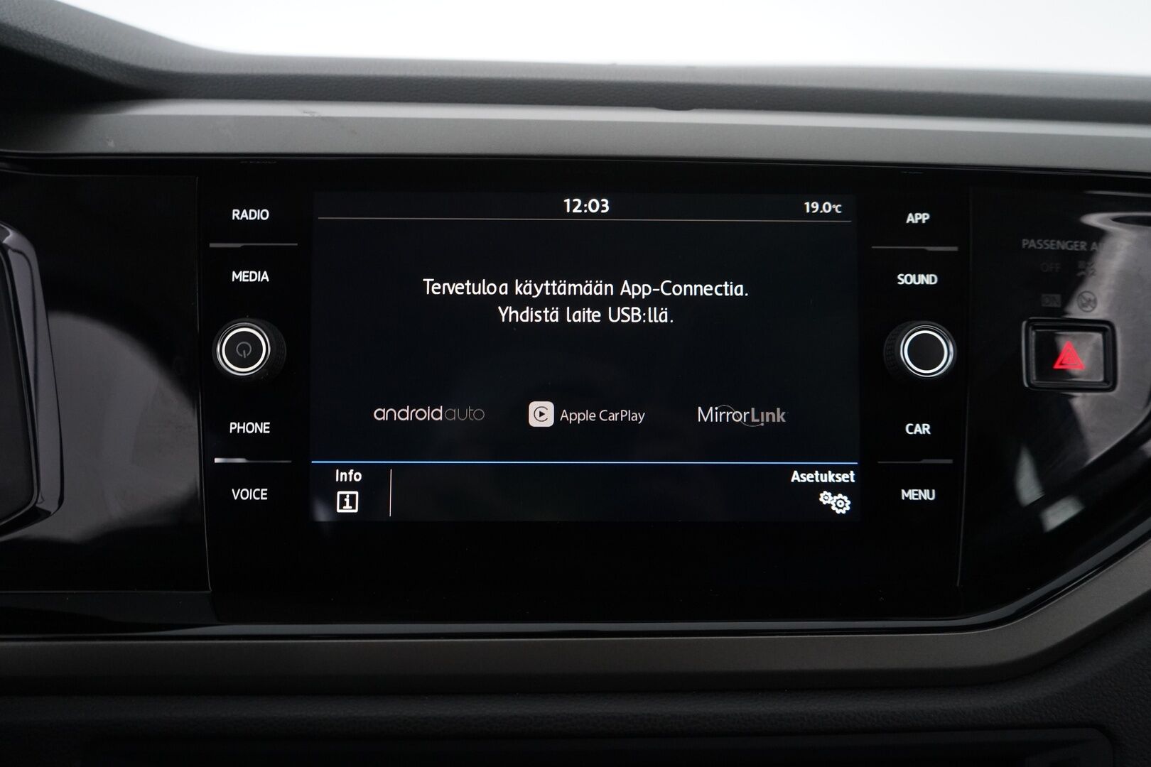 Volkswagen Polo 2021 Style 1.0 TGI 66 kW *ACC / AppleCarPlay / AndroidAuto / Lohko* - Suomi-Auto / Kahdet hyväkuntoiset renkaat alumiinivantein / Juuri huollettu