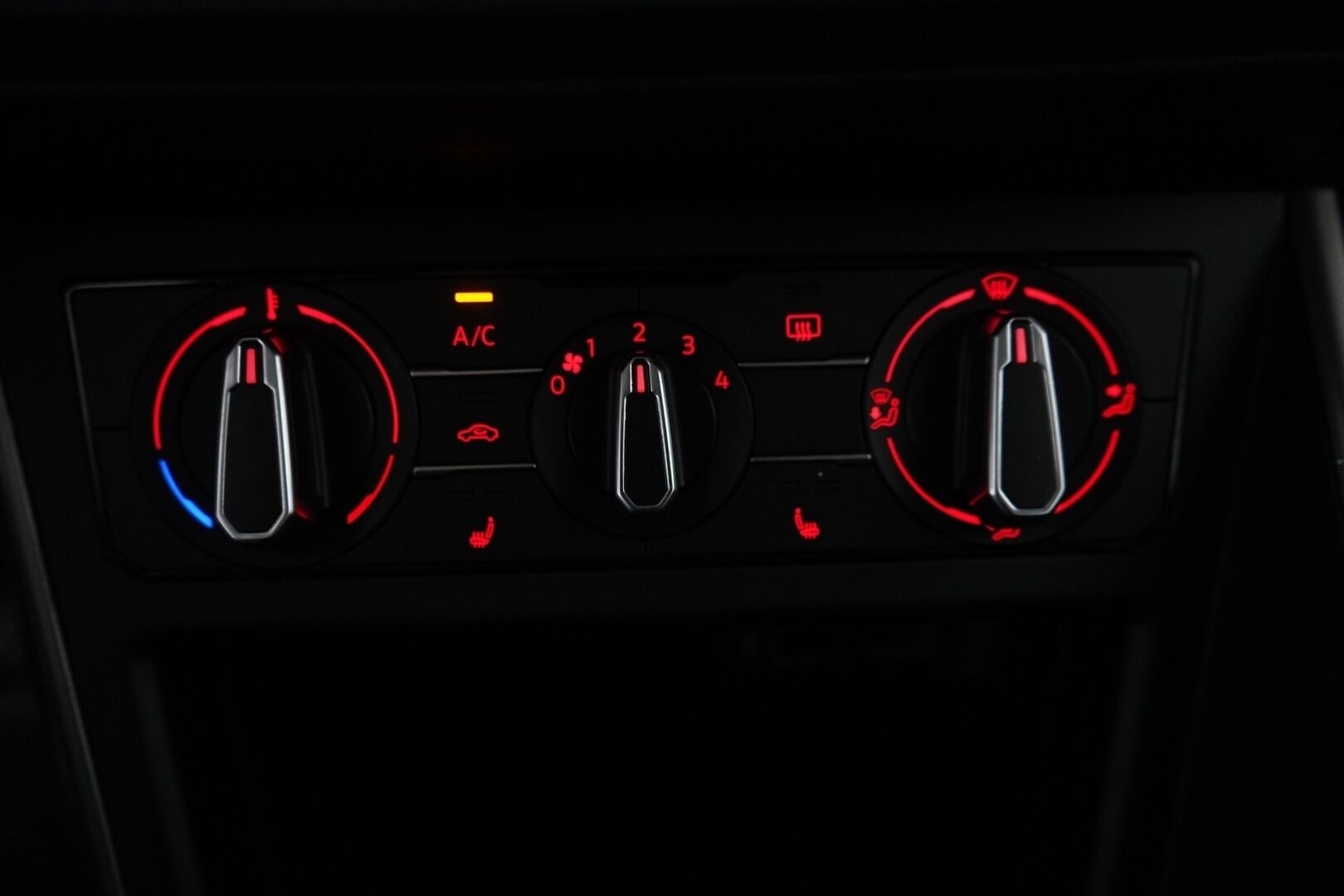 Volkswagen Polo 2021 Style 1.0 TGI 66 kW *ACC / AppleCarPlay / AndroidAuto / Lohko* - POIKKEUKSELLISEN EDULLINEN HINTA! / Suomi-Auto / Kahdet hyväkuntoiset renkaat alumiinivantein / Juuri huollettu