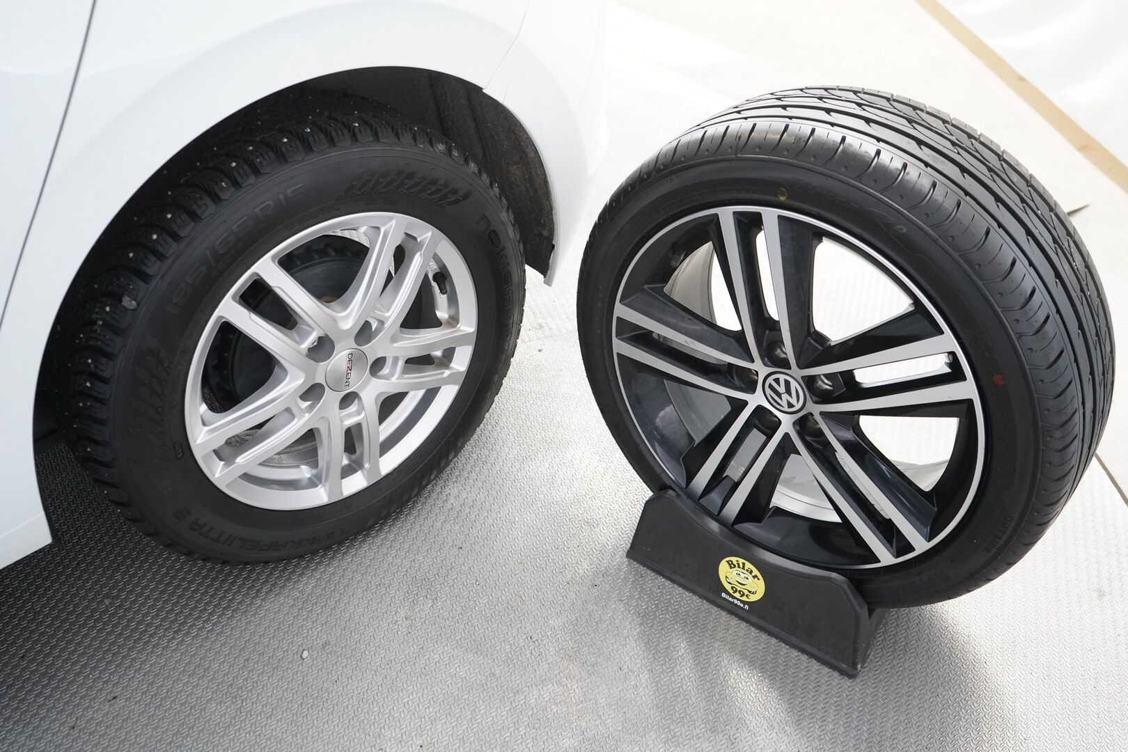 Volkswagen Polo 2021 Style 1.0 TGI 66 kW *ACC / AppleCarPlay / AndroidAuto / Lohko* - Suomi-Auto / Kahdet hyväkuntoiset renkaat alumiinivantein / Juuri huollettu