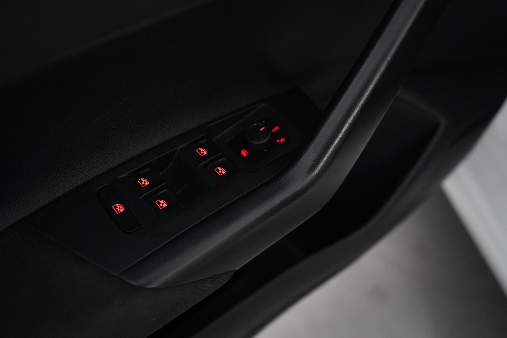 Volkswagen Polo 2021 Style 1.0 TGI 66 kW *ACC / AppleCarPlay / AndroidAuto / Lohko* - POIKKEUKSELLISEN EDULLINEN HINTA! / Suomi-Auto / Kahdet hyväkuntoiset renkaat alumiinivantein / Juuri huollettu