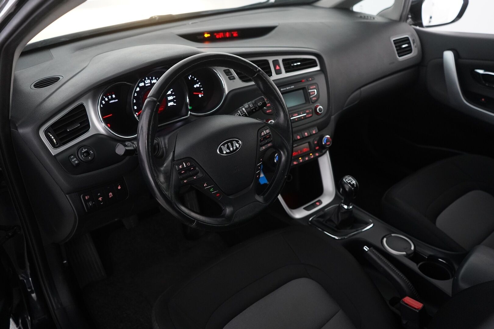 Volkswagen Polo 2021 Style 1.0 TGI 66 kW *ACC / AppleCarPlay / AndroidAuto / Lohko* - Suomi-Auto / Kahdet hyväkuntoiset renkaat alumiinivantein / Juuri huollettu