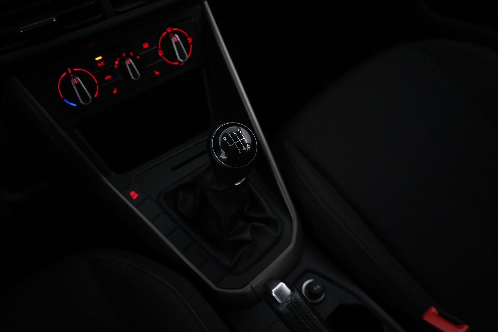 Volkswagen Polo 2021 Style 1.0 TGI 66 kW *ACC / AppleCarPlay / AndroidAuto / Lohko* - Suomi-Auto / Kahdet hyväkuntoiset renkaat alumiinivantein / Juuri huollettu - HULLU BLACKWEEK KORKOTARJOUS 2,49%