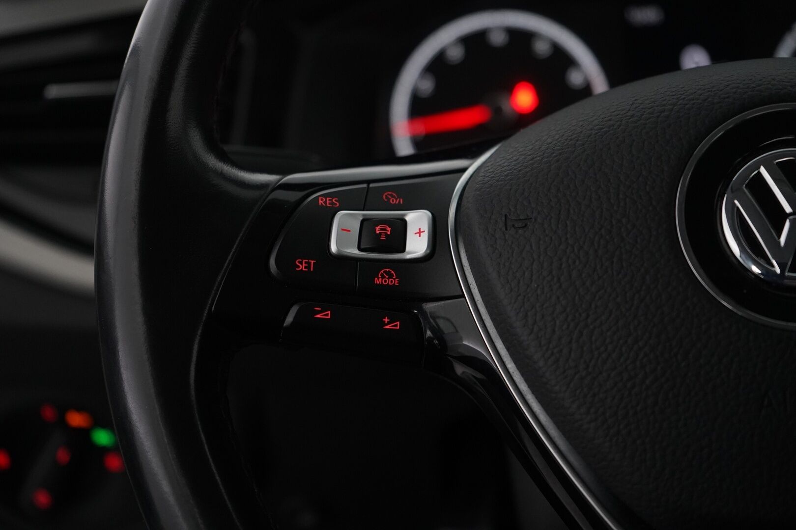 Volkswagen Polo 2021 Style 1.0 TGI 66 kW *ACC / AppleCarPlay / AndroidAuto / Lohko* - Suomi-Auto / Kahdet hyväkuntoiset renkaat alumiinivantein / Juuri huollettu