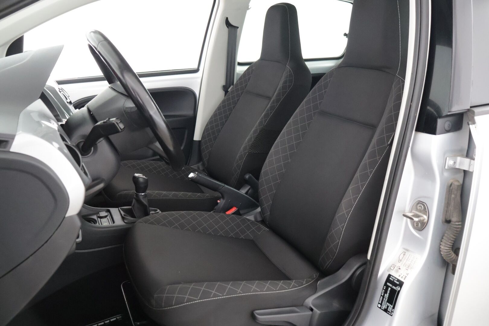 Skoda Citigo 2016 CITIGO Viistoperä (AB) 5ov 999cm3 * / Vakkari / Penkinlämmitin / Tutkat / Aux-in / * - Juuri huollettuna - HULLUT BLACKWEEK JATKOT - KORKOTARJOUS 2,49%